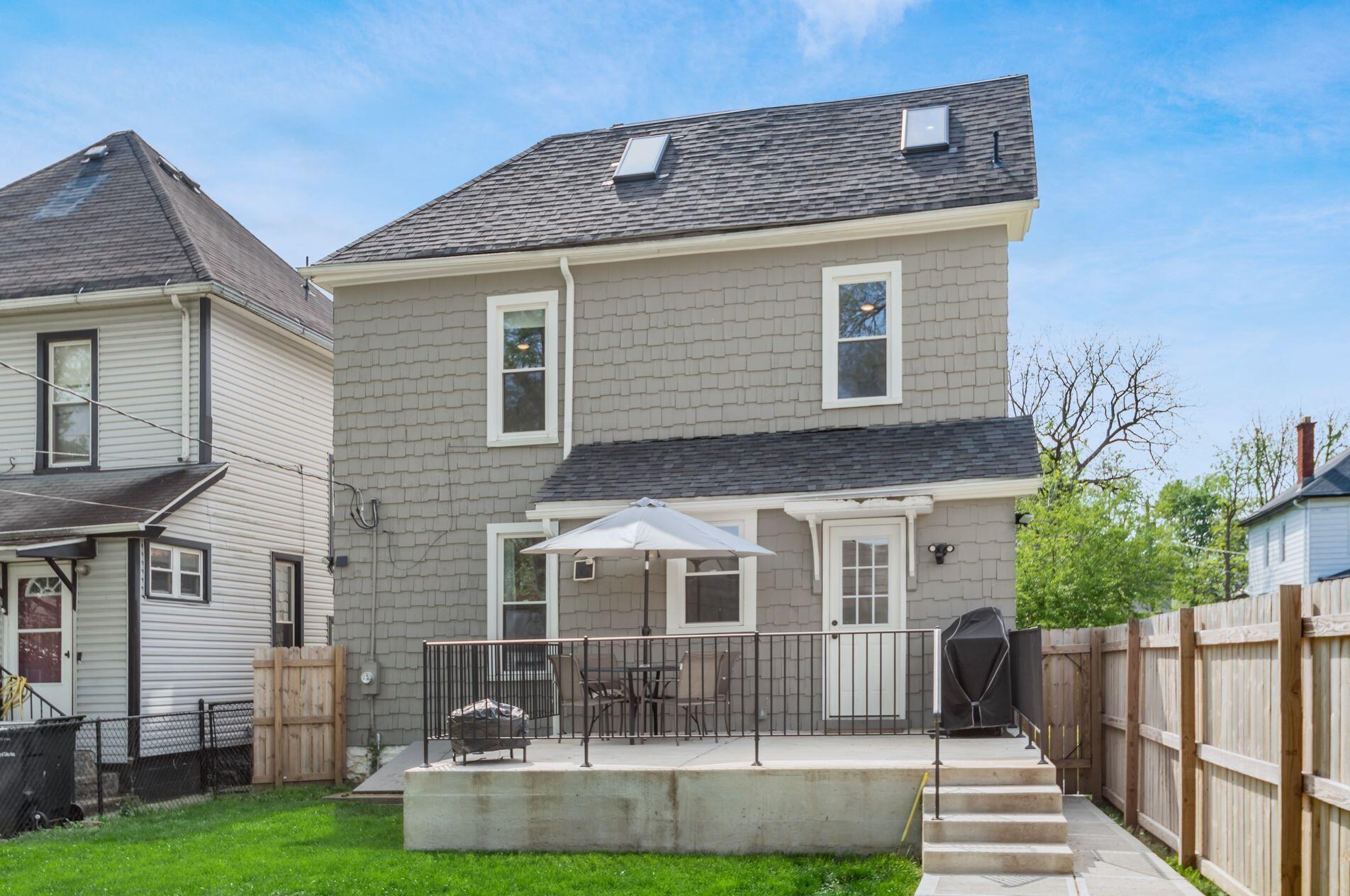 884 Ellsworth Ave, Columbus OH  43206-1708 exterior