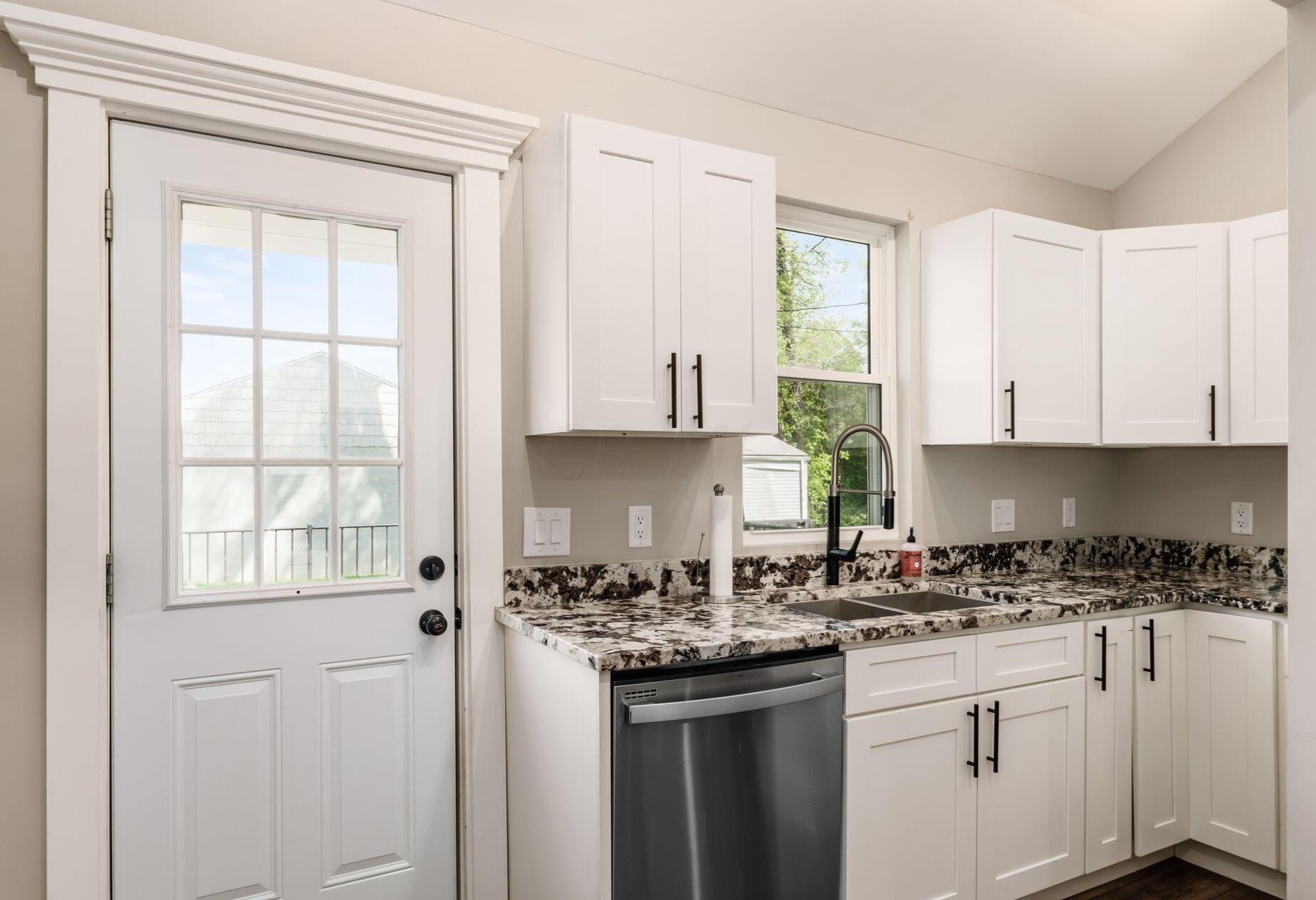 884 Ellsworth Ave, Columbus OH  43206-1708 exterior