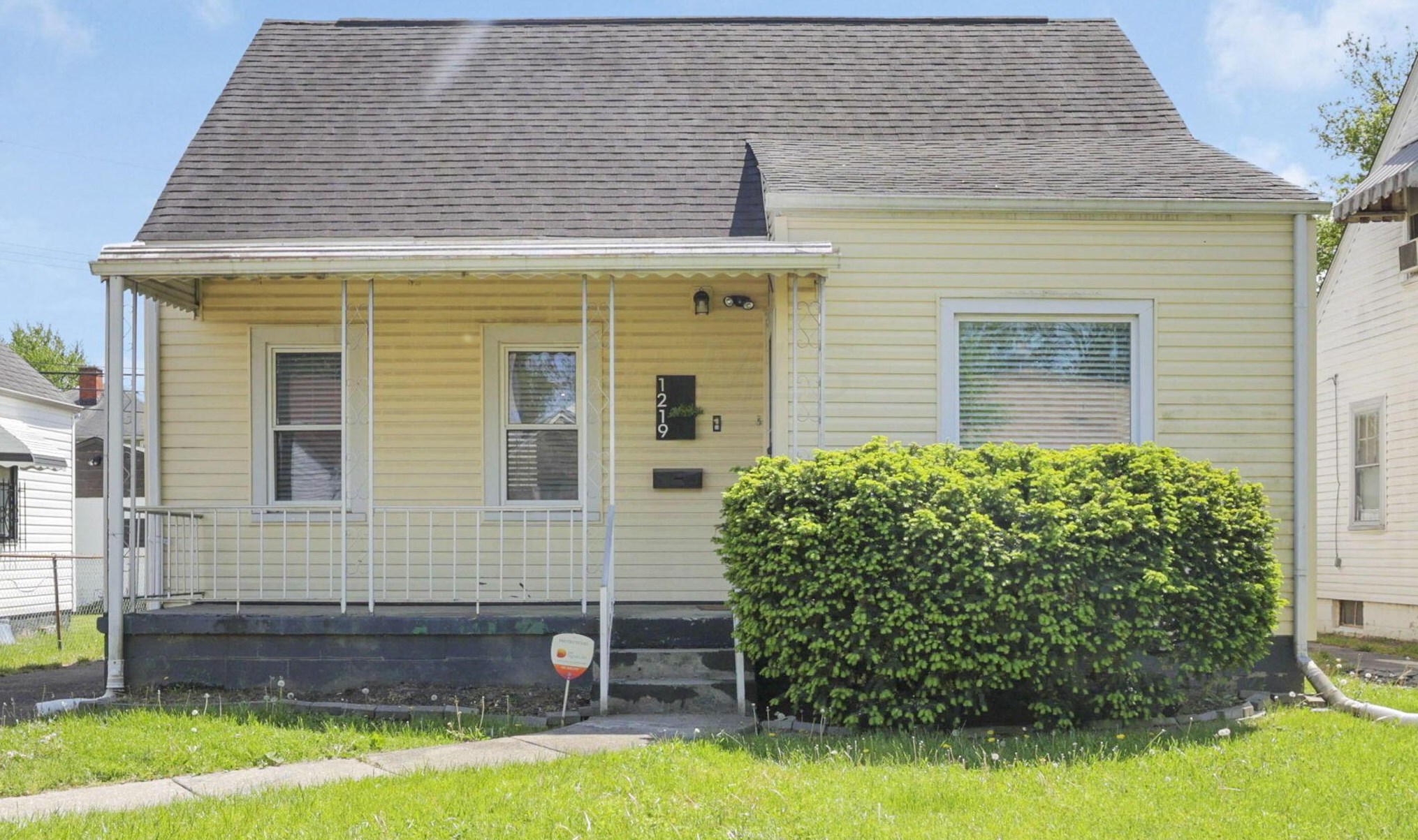 1219 Duxberry Ave, Columbus, OH 43211-2228