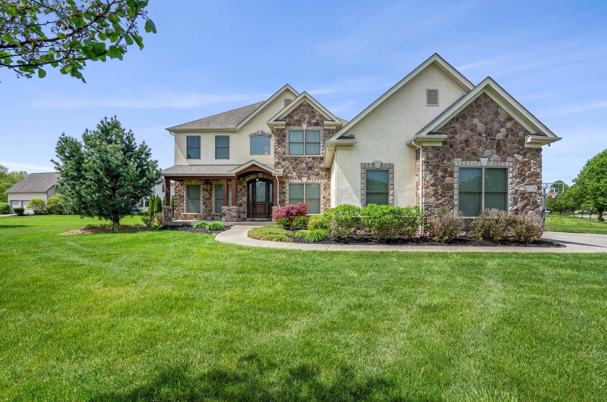 13719 Paragon Dr, Pickerington, OH 43147-7768