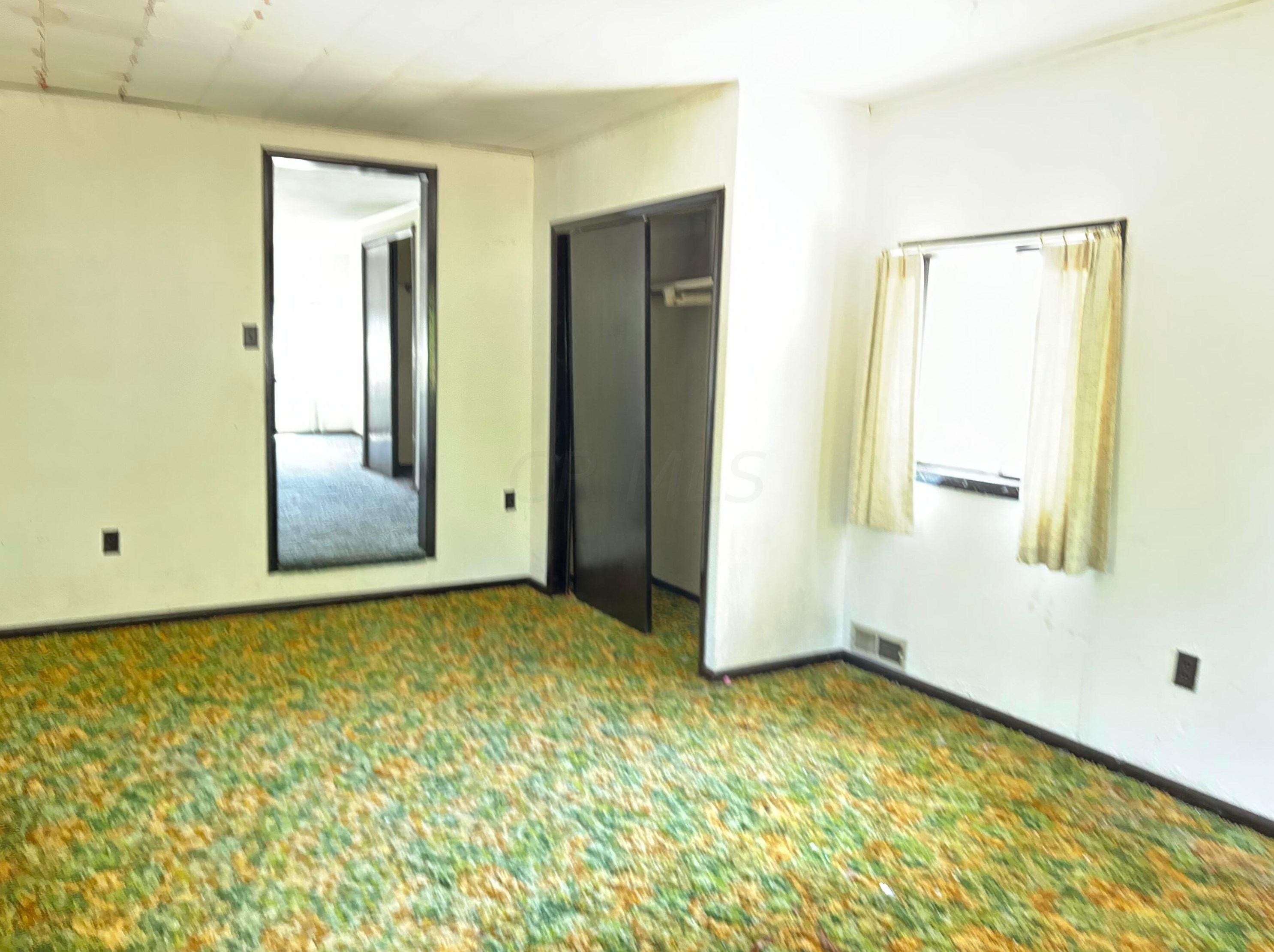 450 Maple Dr, Columbus OH 43228-1113 exterior