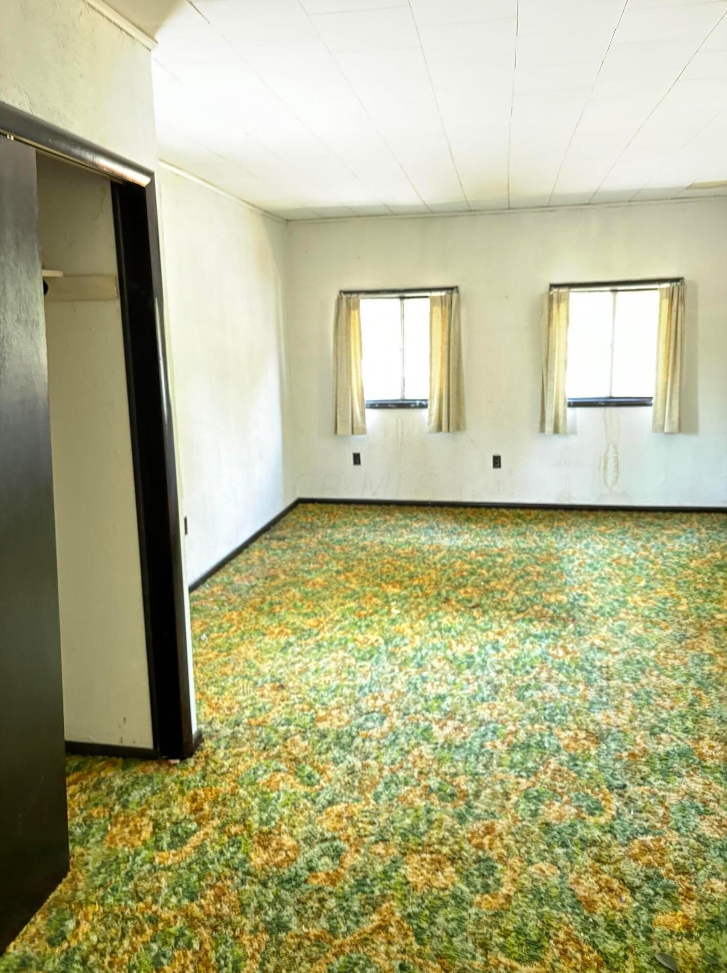 450 Maple Dr, Columbus OH 43228-1113 exterior