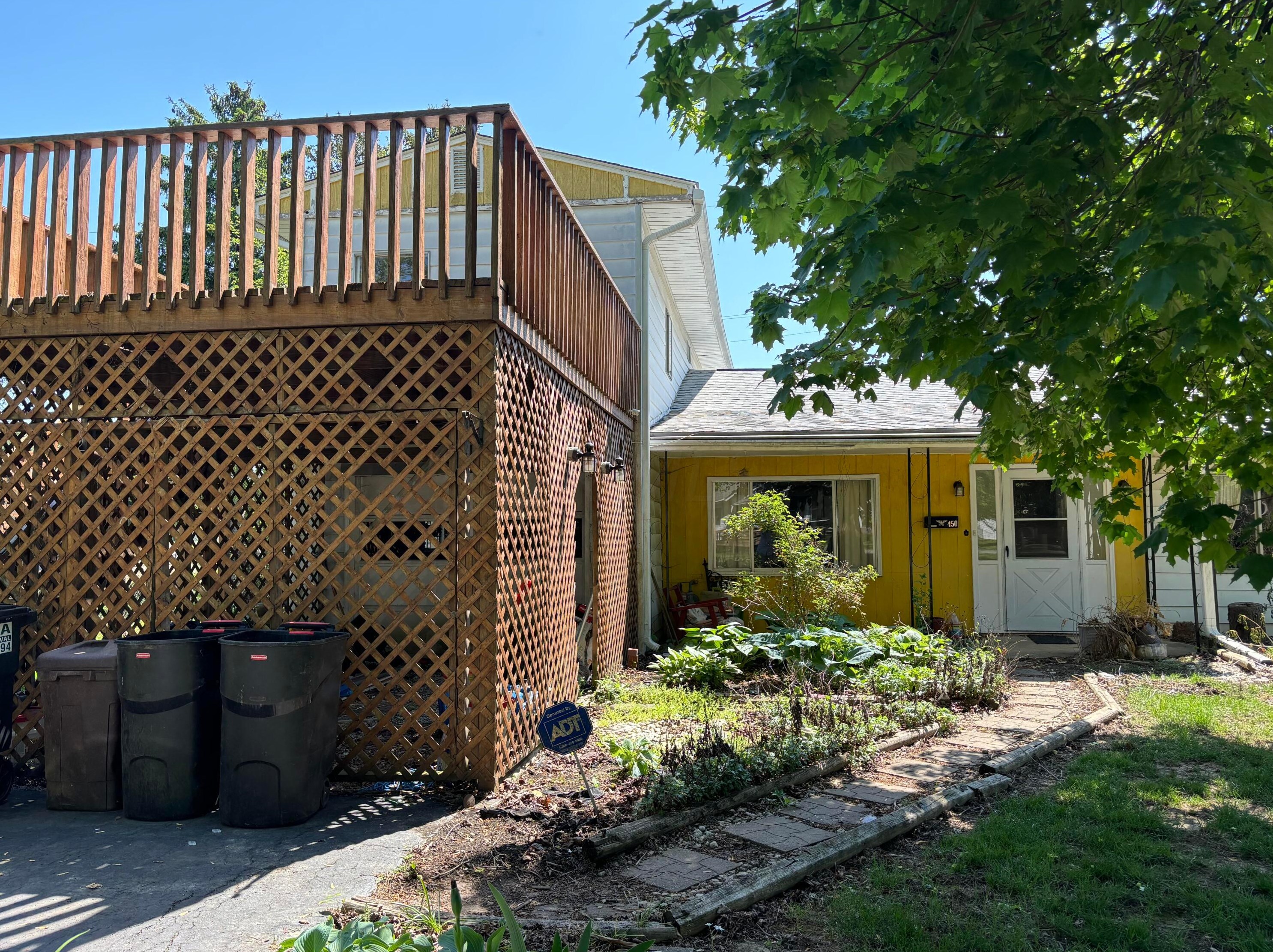 450 Maple Dr, Columbus, OH 43228-1113