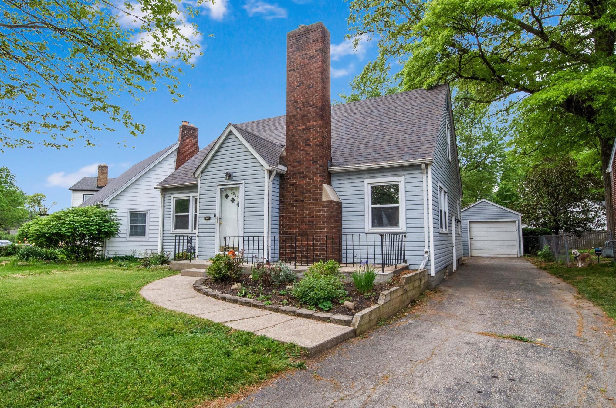 3015 Kenlawn St, Columbus, OH 43224-4325