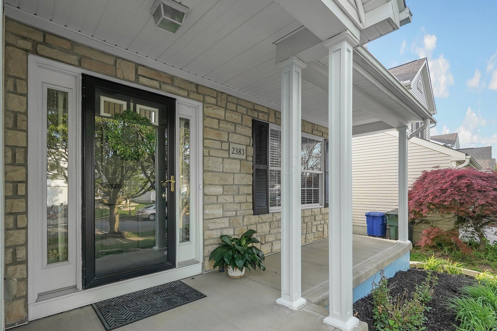 2383 Featherwood Dr, Columbus, OH 43228-8238