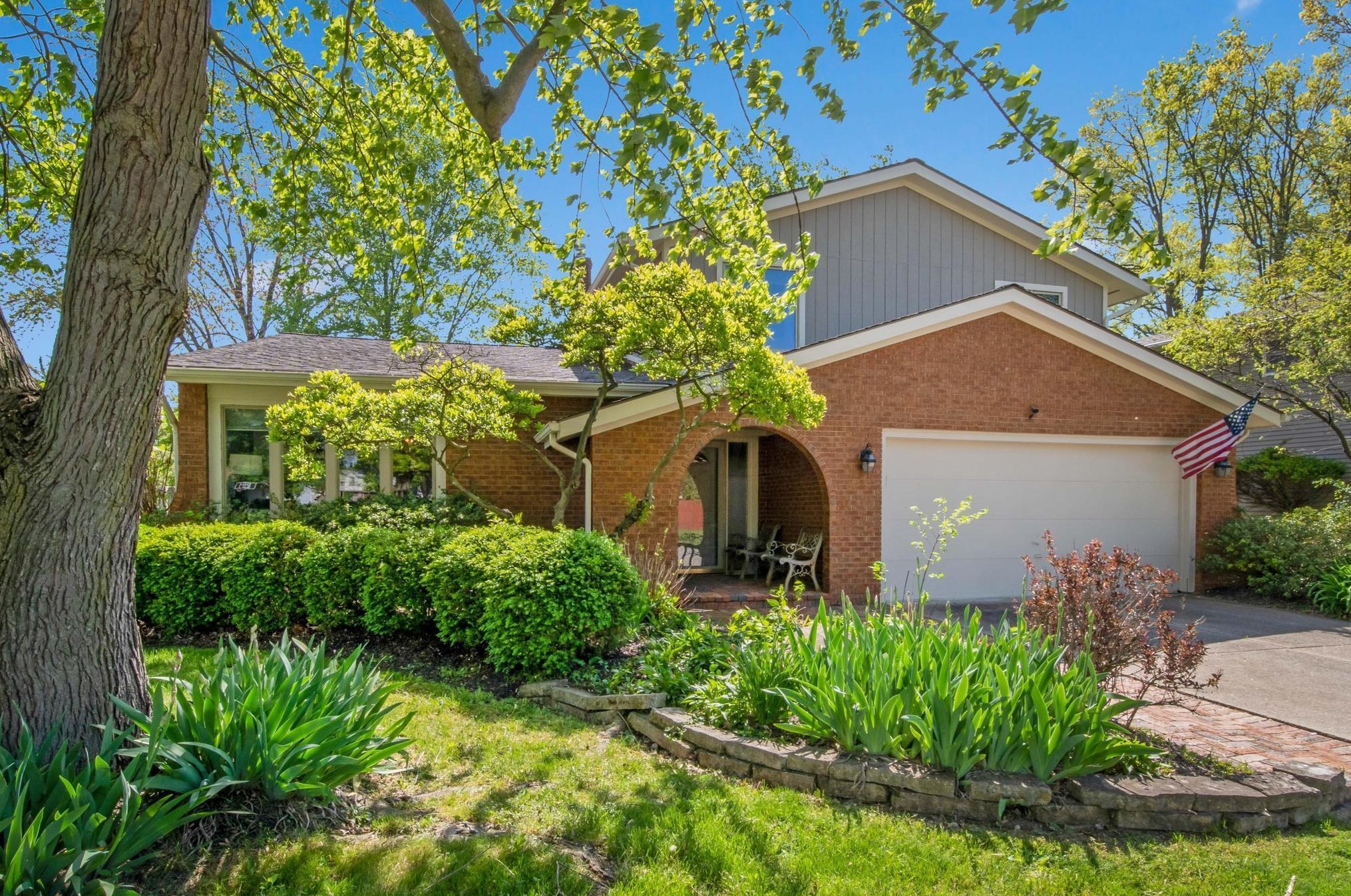 7602 Surreygate Ct, Columbus, OH 43235-1843