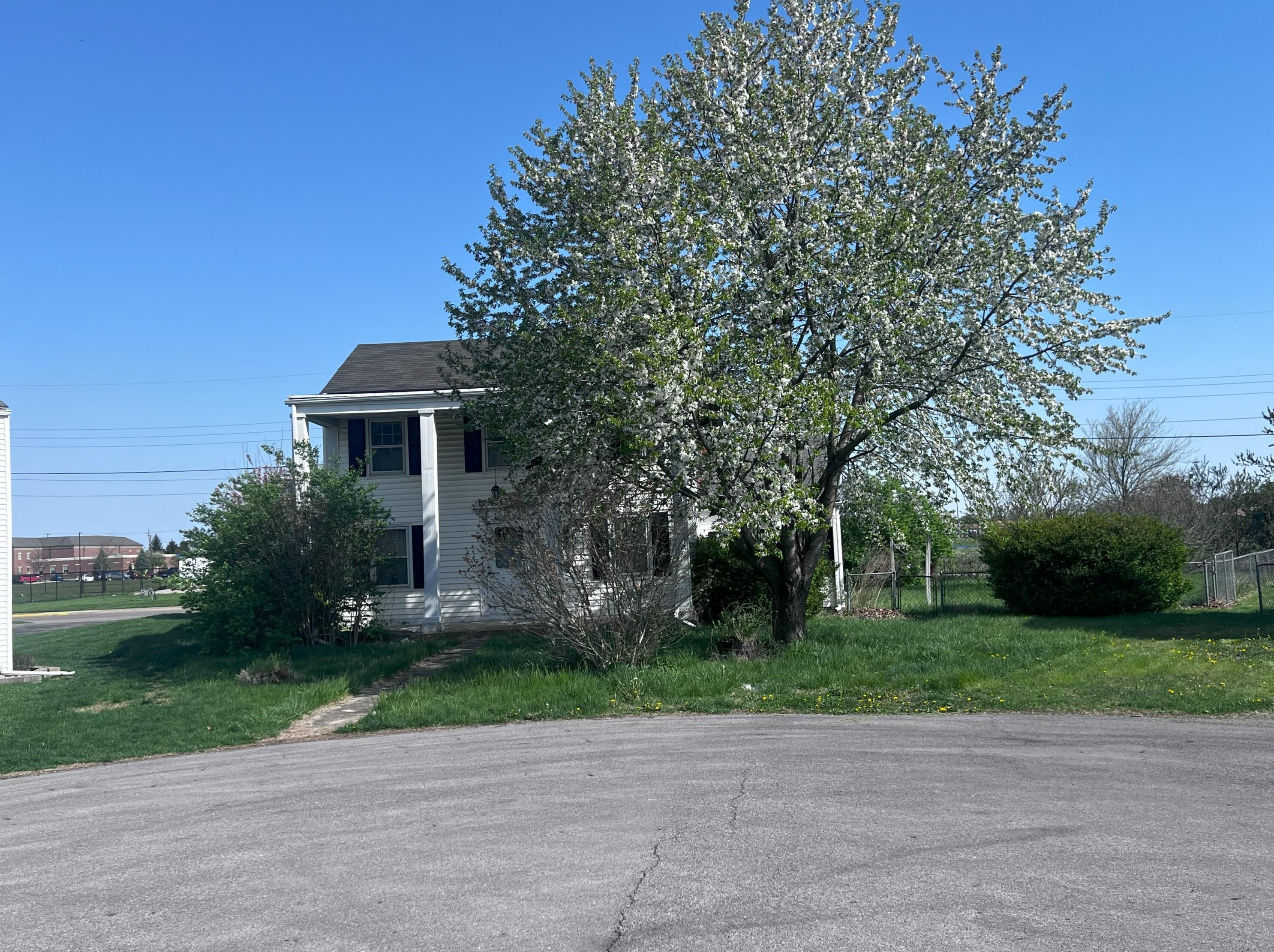 608 Park Dr, Washington CH, OH 43160