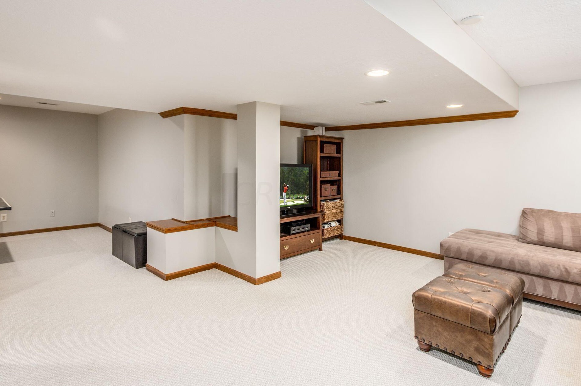 5220 Somerset Ave, Westerville OH  43082-8475 exterior