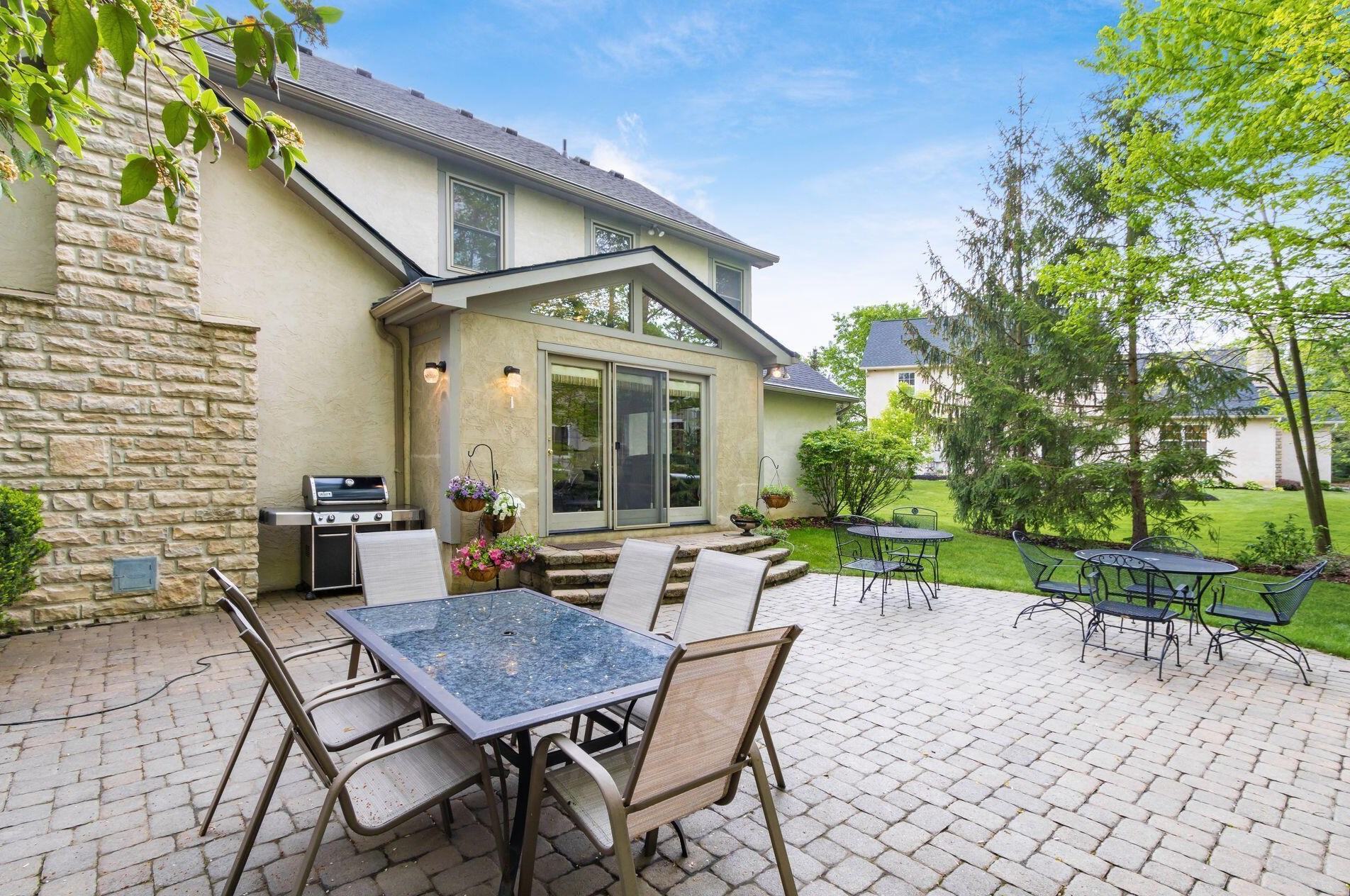 5220 Somerset Ave, Westerville OH  43082-8475 exterior