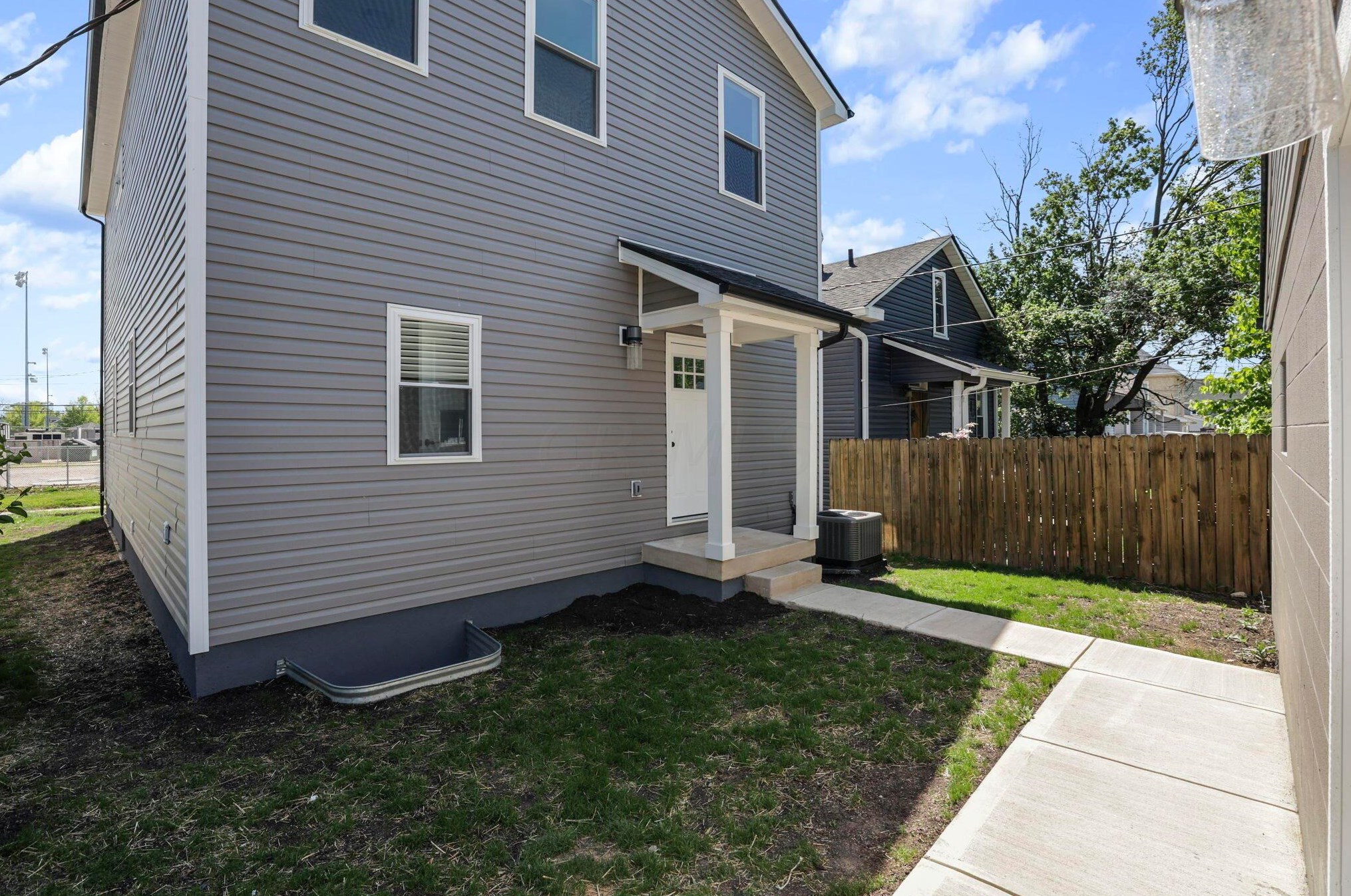 646 Stewart Ave, Columbus OH  43206-2974 exterior