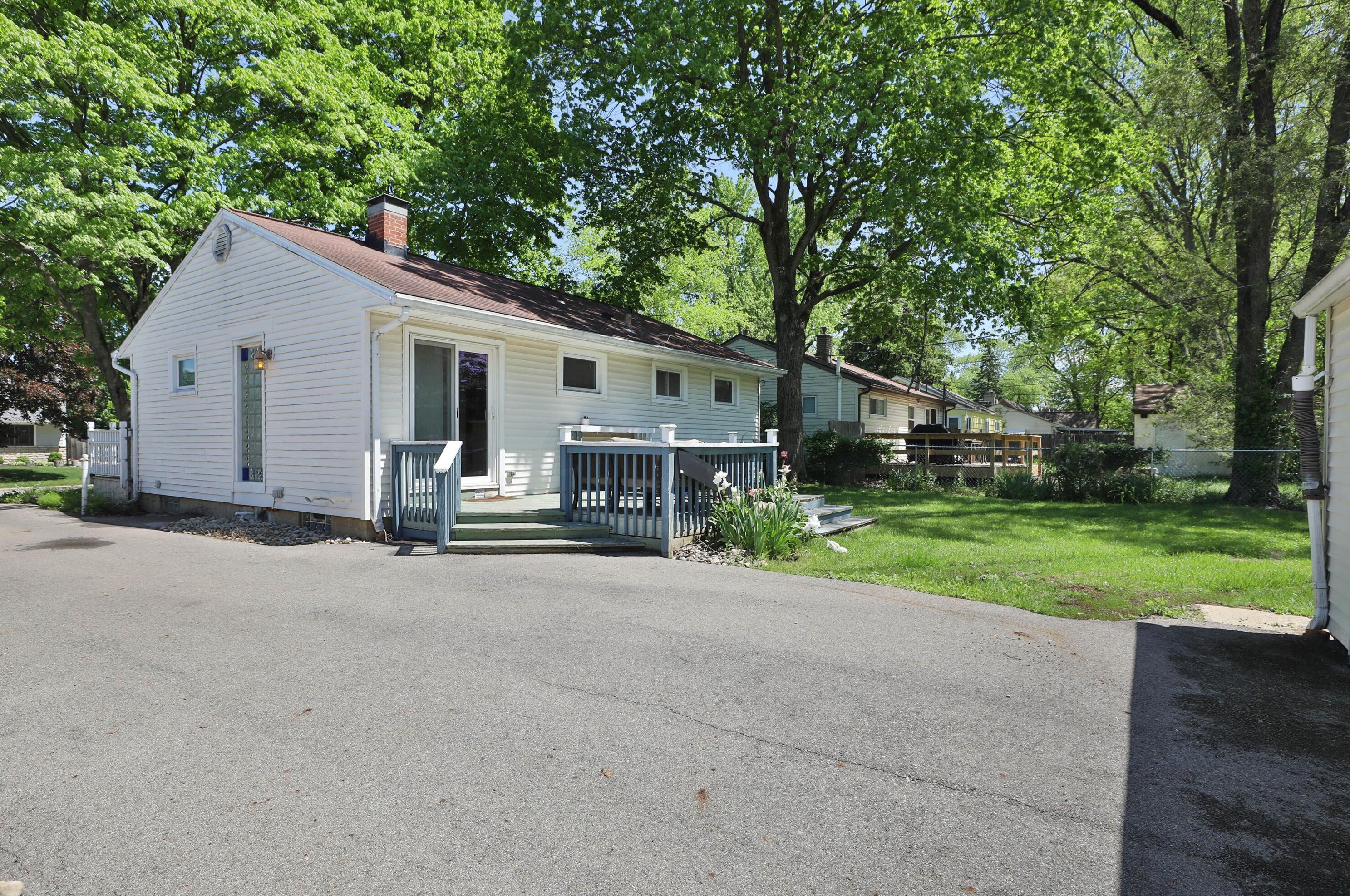 2211 Edgevale Rd, Columbus OH 43221-1109 exterior