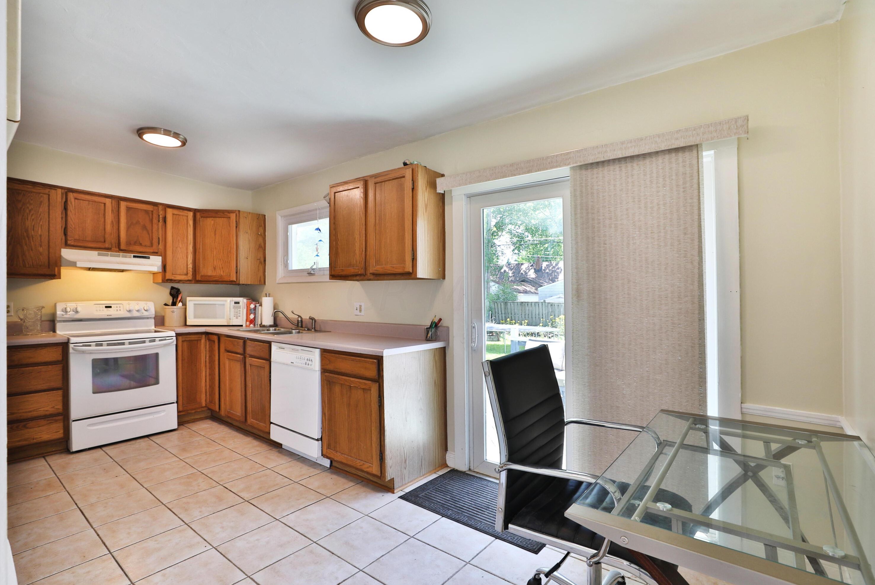 2211 Edgevale Rd, Columbus OH 43221-1109 exterior