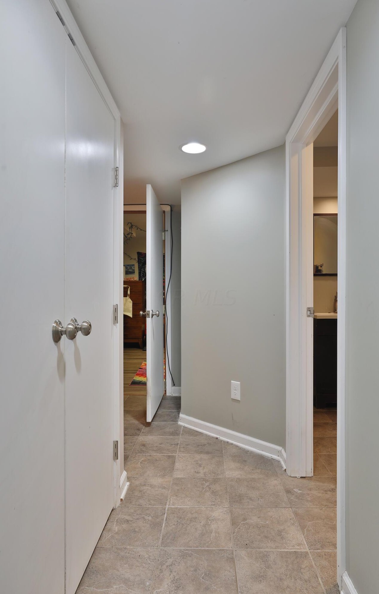 2211 Edgevale Rd, Columbus OH 43221-1109 exterior