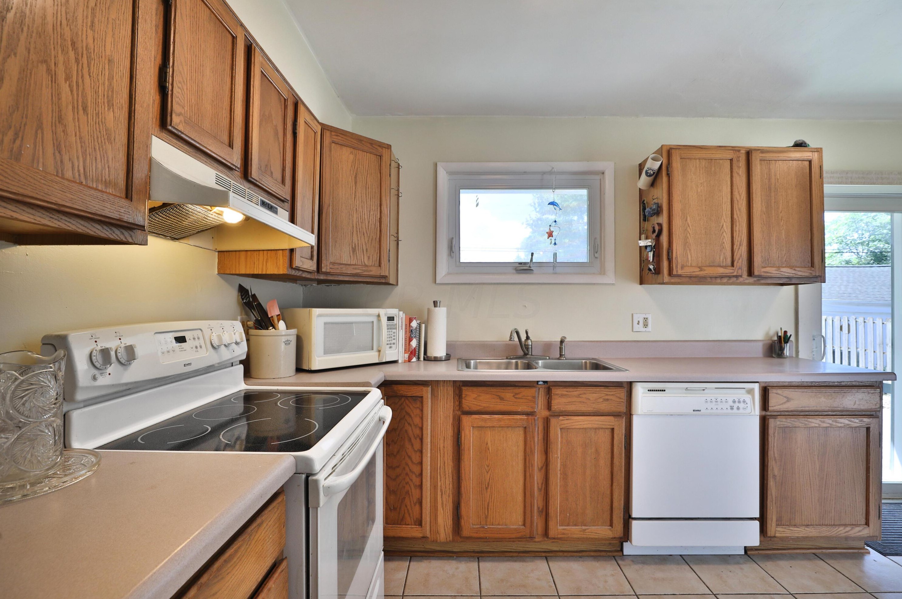 2211 Edgevale Rd, Columbus OH 43221-1109 exterior