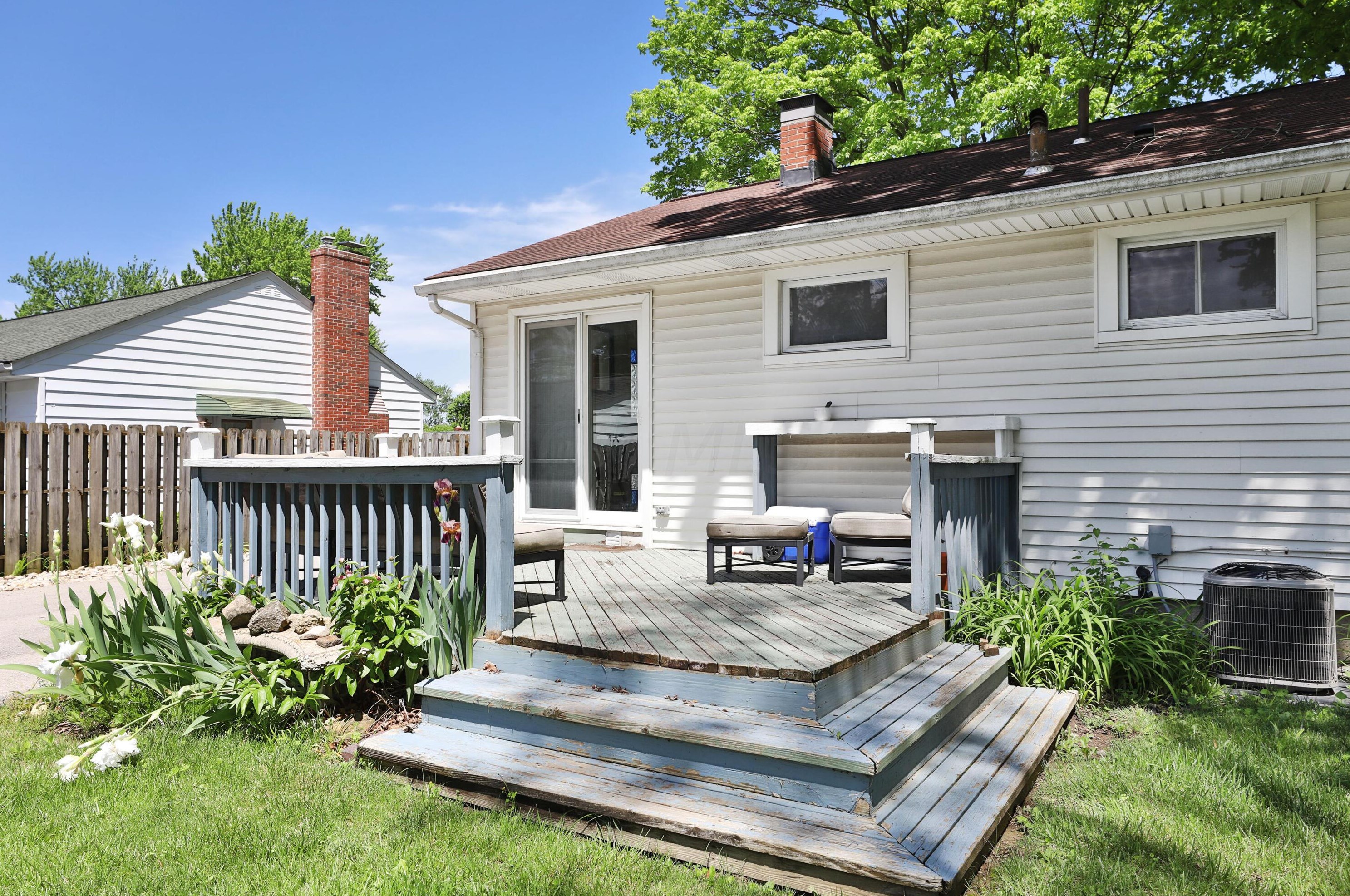 2211 Edgevale Rd, Columbus OH 43221-1109 exterior