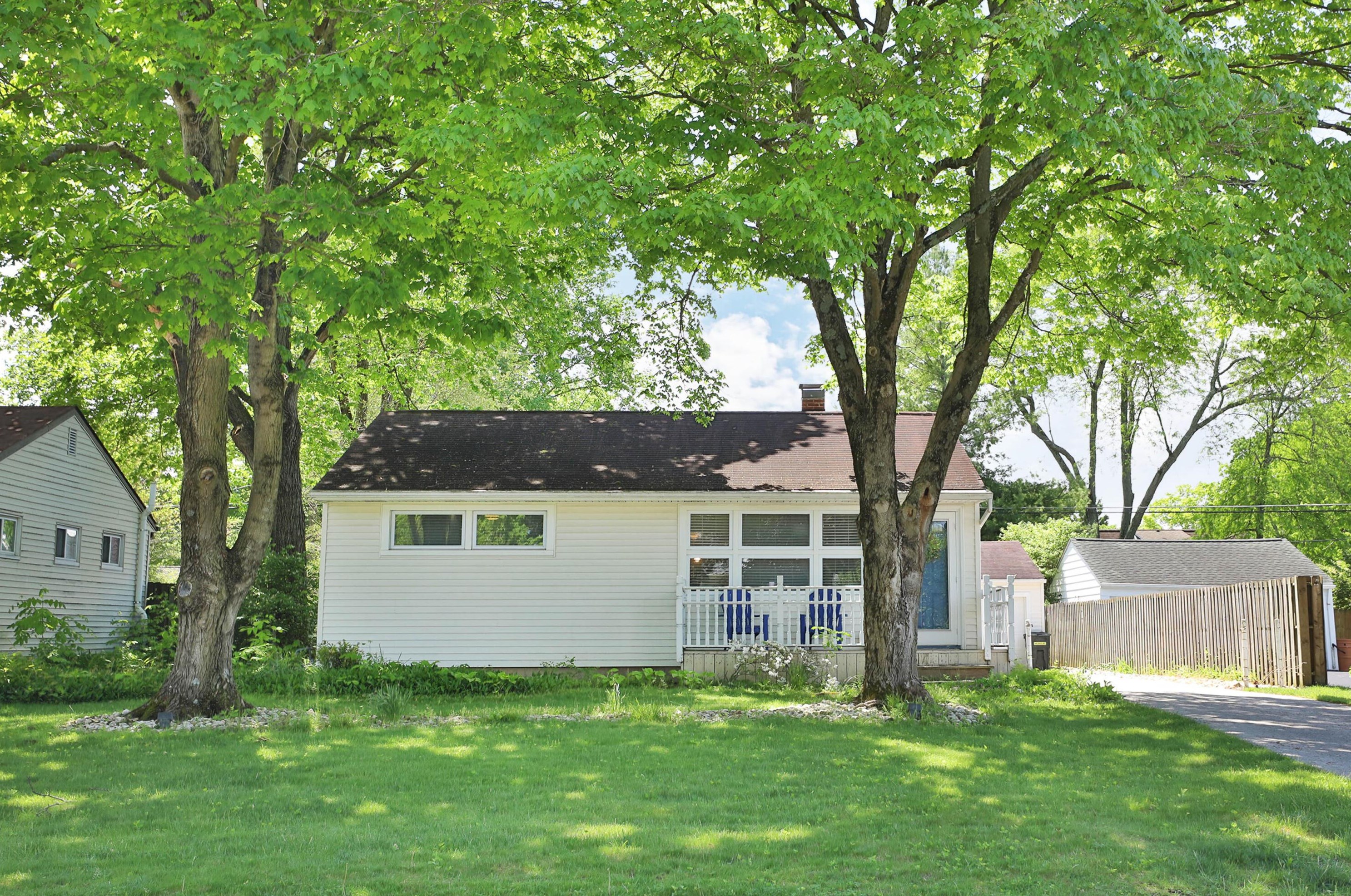 2211 Edgevale Rd, Columbus, OH 43221-1215