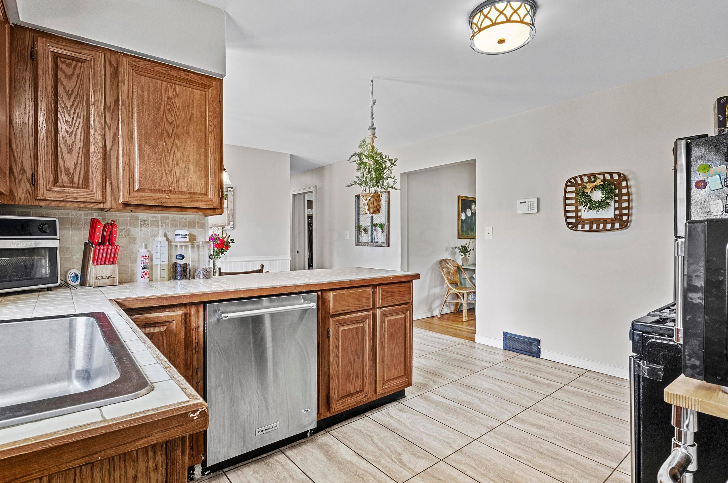 166 Buena Vis Ave, Columbus OH 43228-6122 exterior