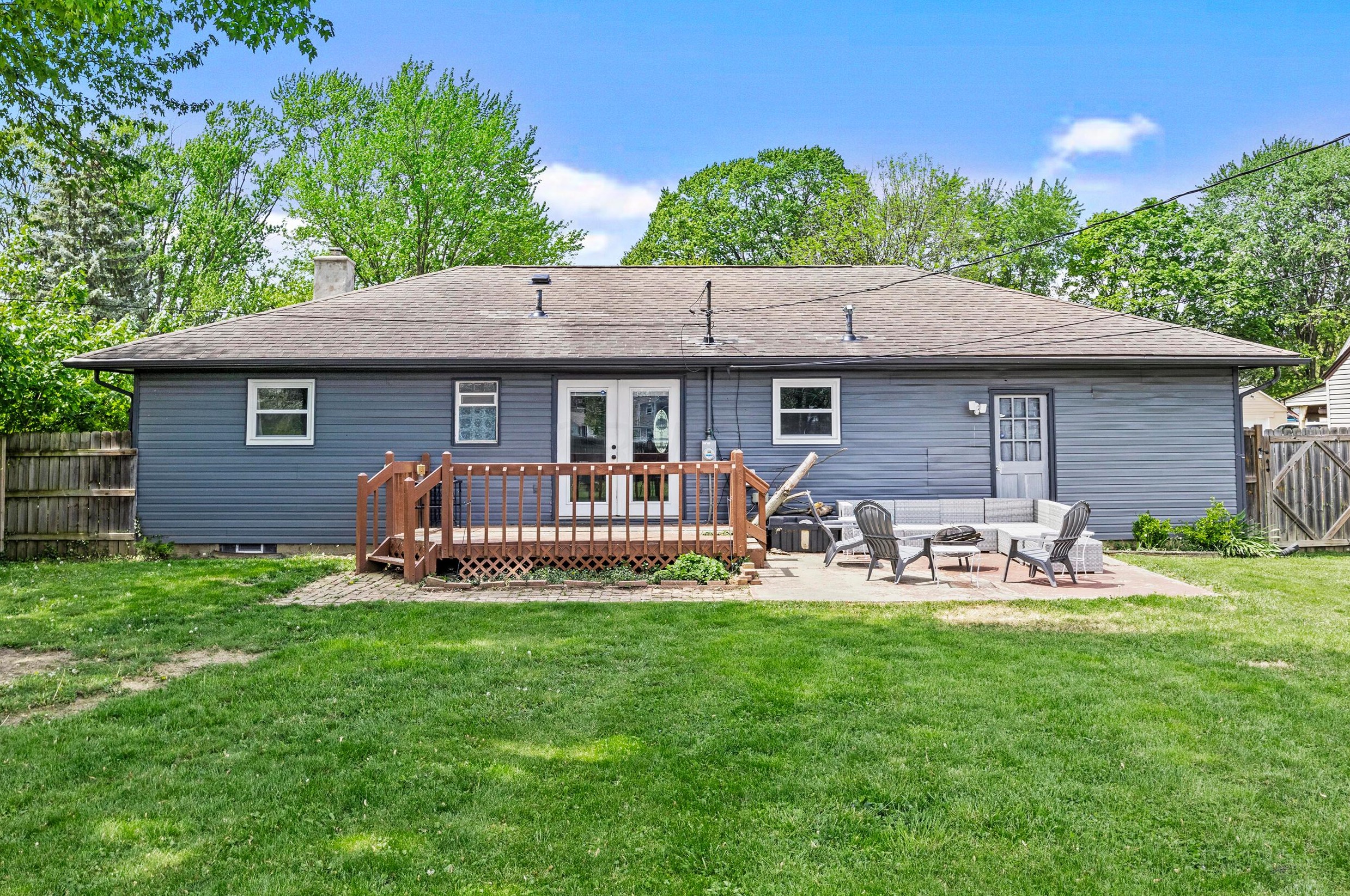 166 Buena Vis Ave, Columbus OH 43228-6122 exterior