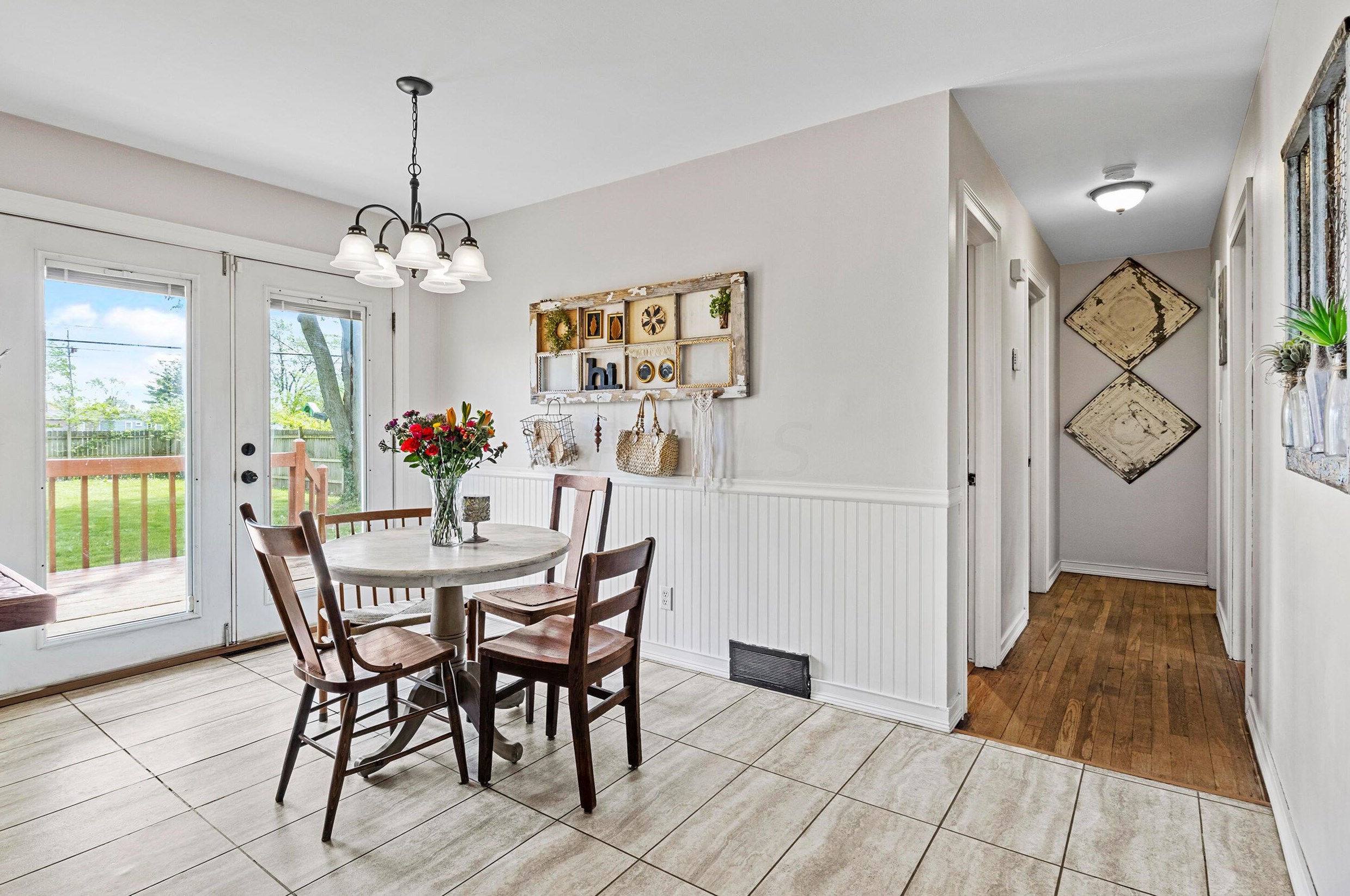 166 Buena Vis Ave, Columbus OH 43228-6122 exterior