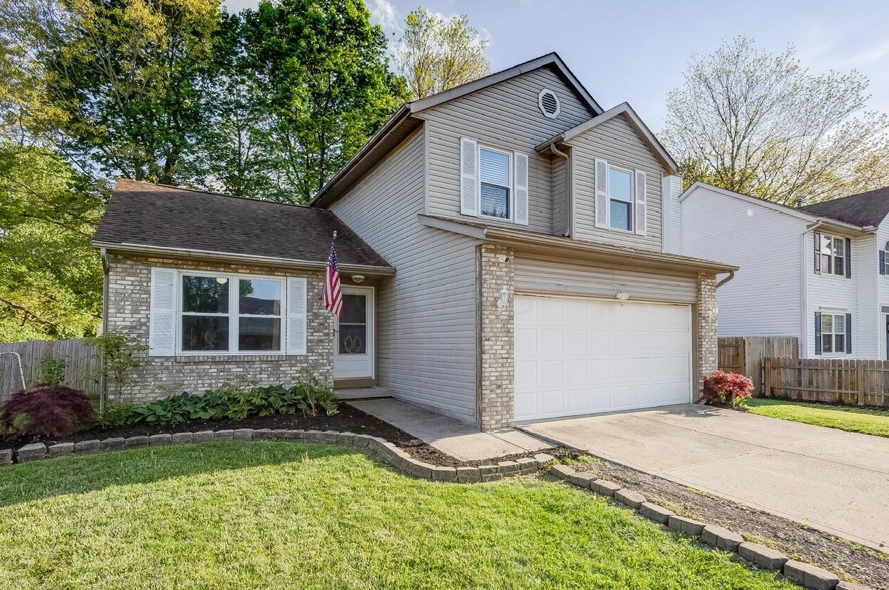 219 Bent Tree Ln, Pataskala, OH 43062