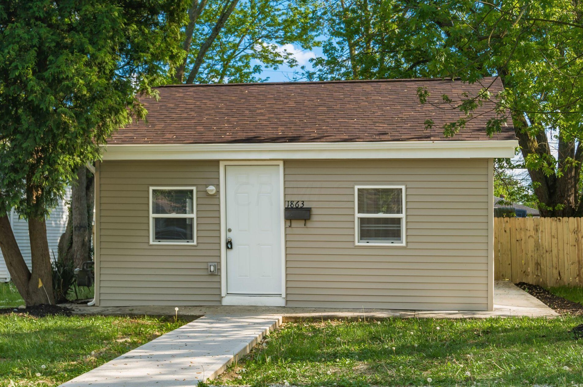 1863 Ward Rd, Columbus, OH 43224-2241