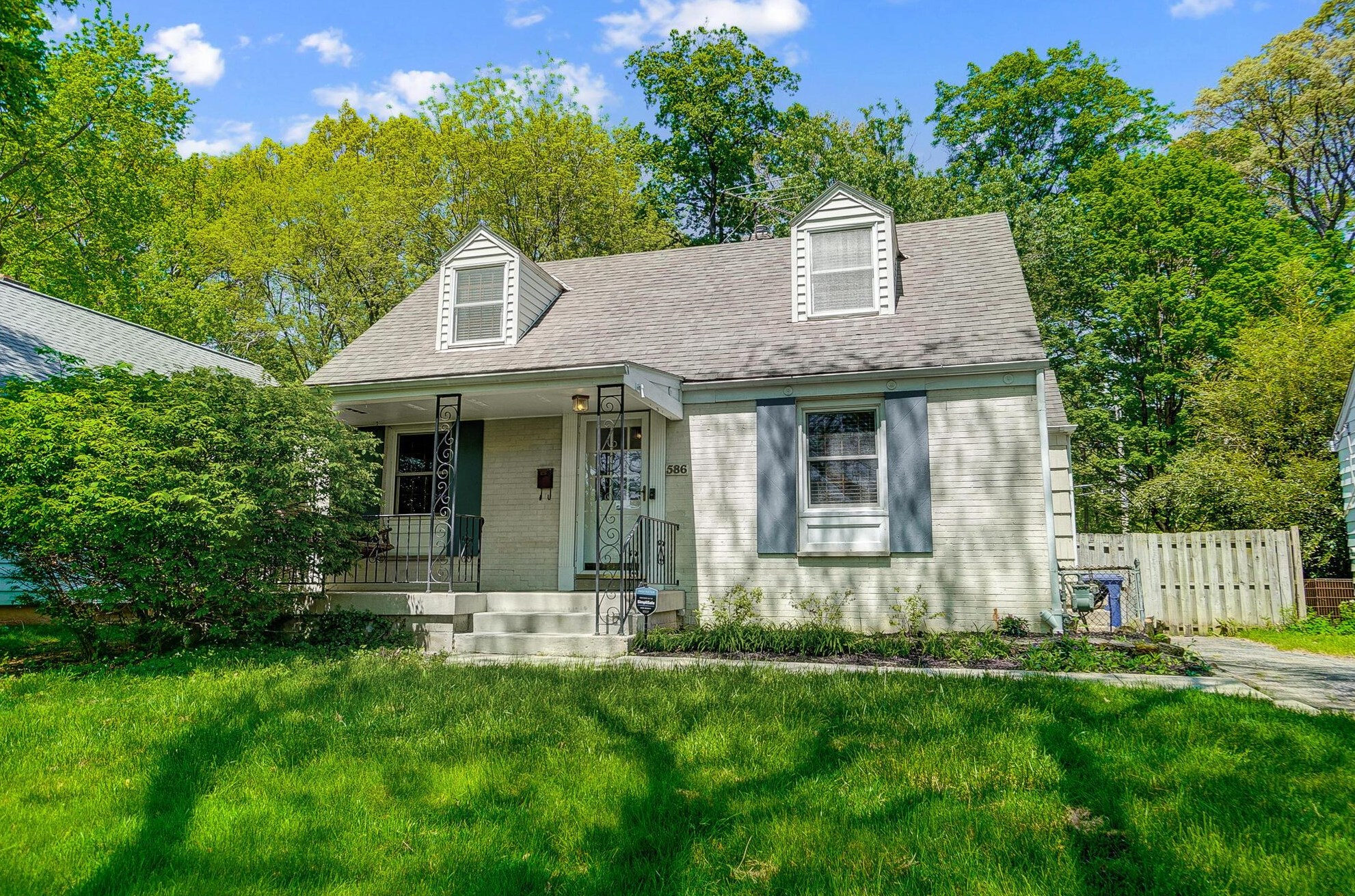 586 Blenheim Rd, Columbus, OH 43214-3264