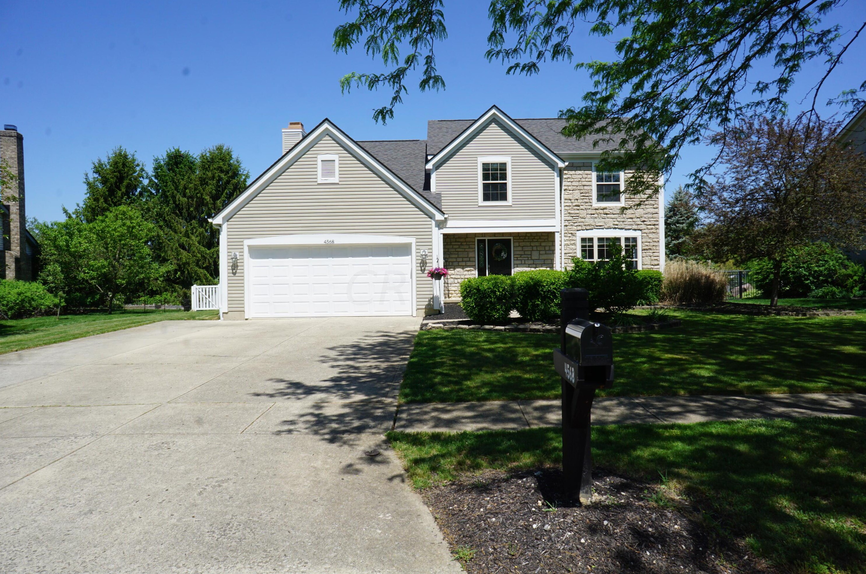 4568 Clayburn Dr, Darbydale, OH 43123-9090