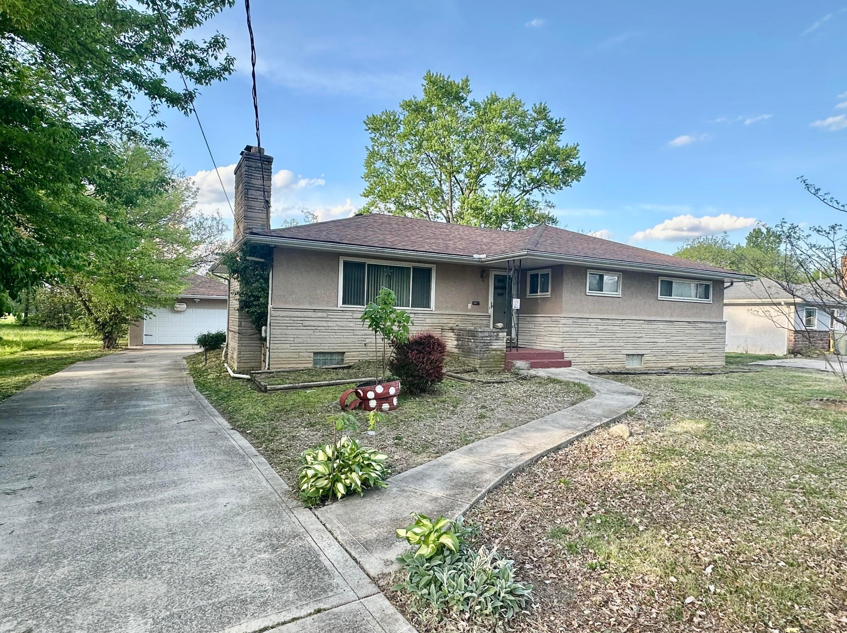 1172 Koebel Rd, Columbus, OH 43207-2624