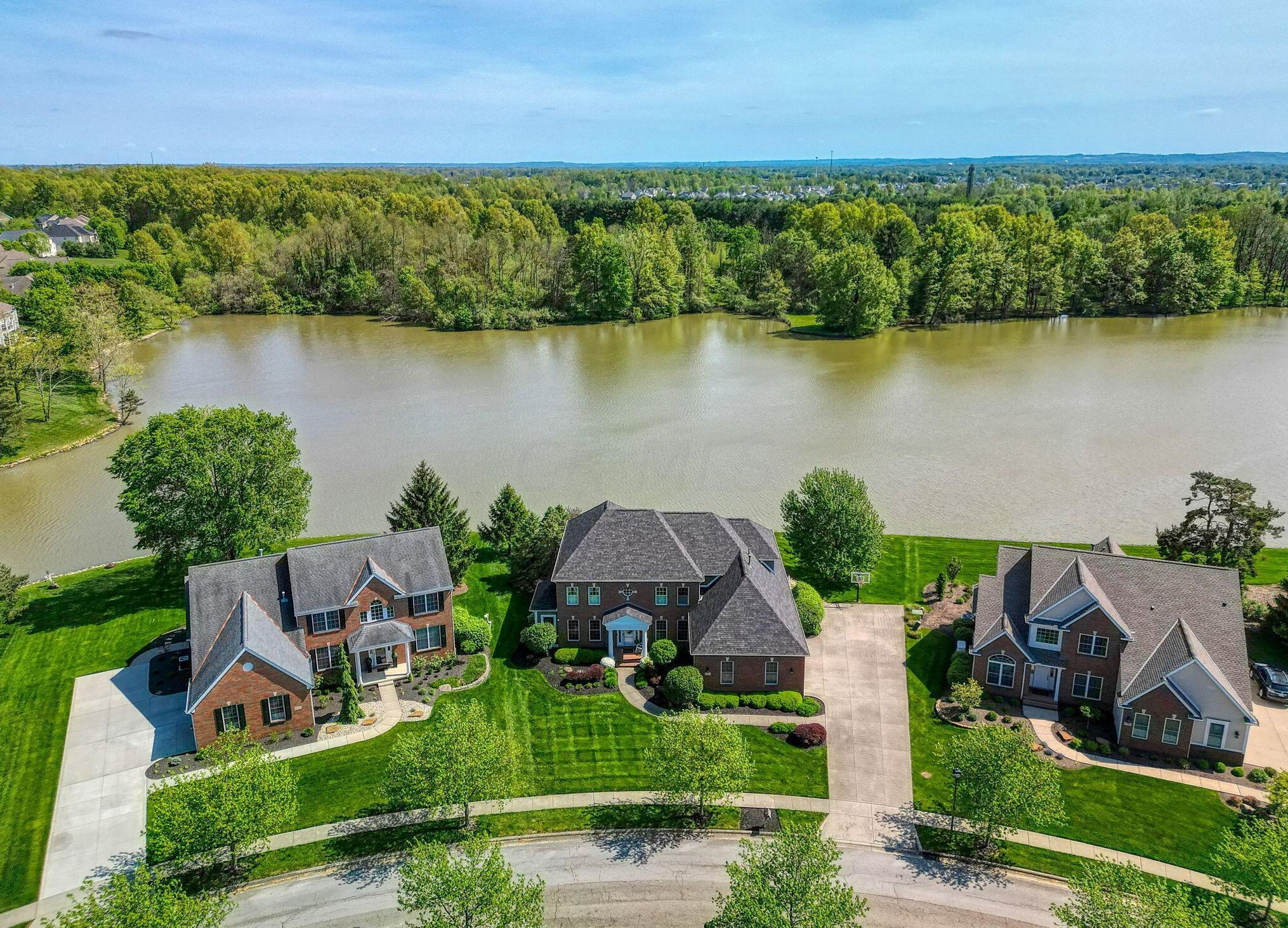 8351 Meadowmoore Pl, Pickerington OH  43147-7918 exterior