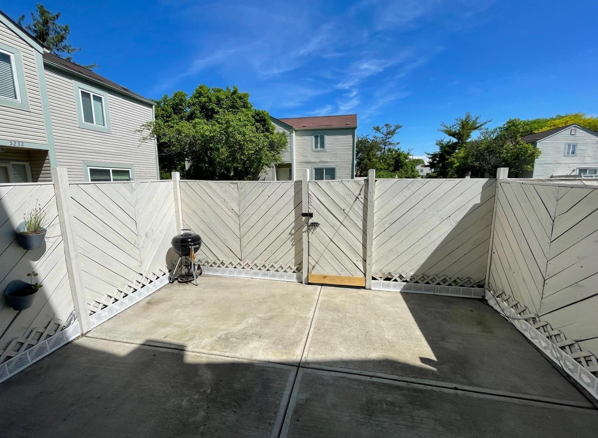 5236 Dierker Rd, Columbus OH 43220-5249 exterior