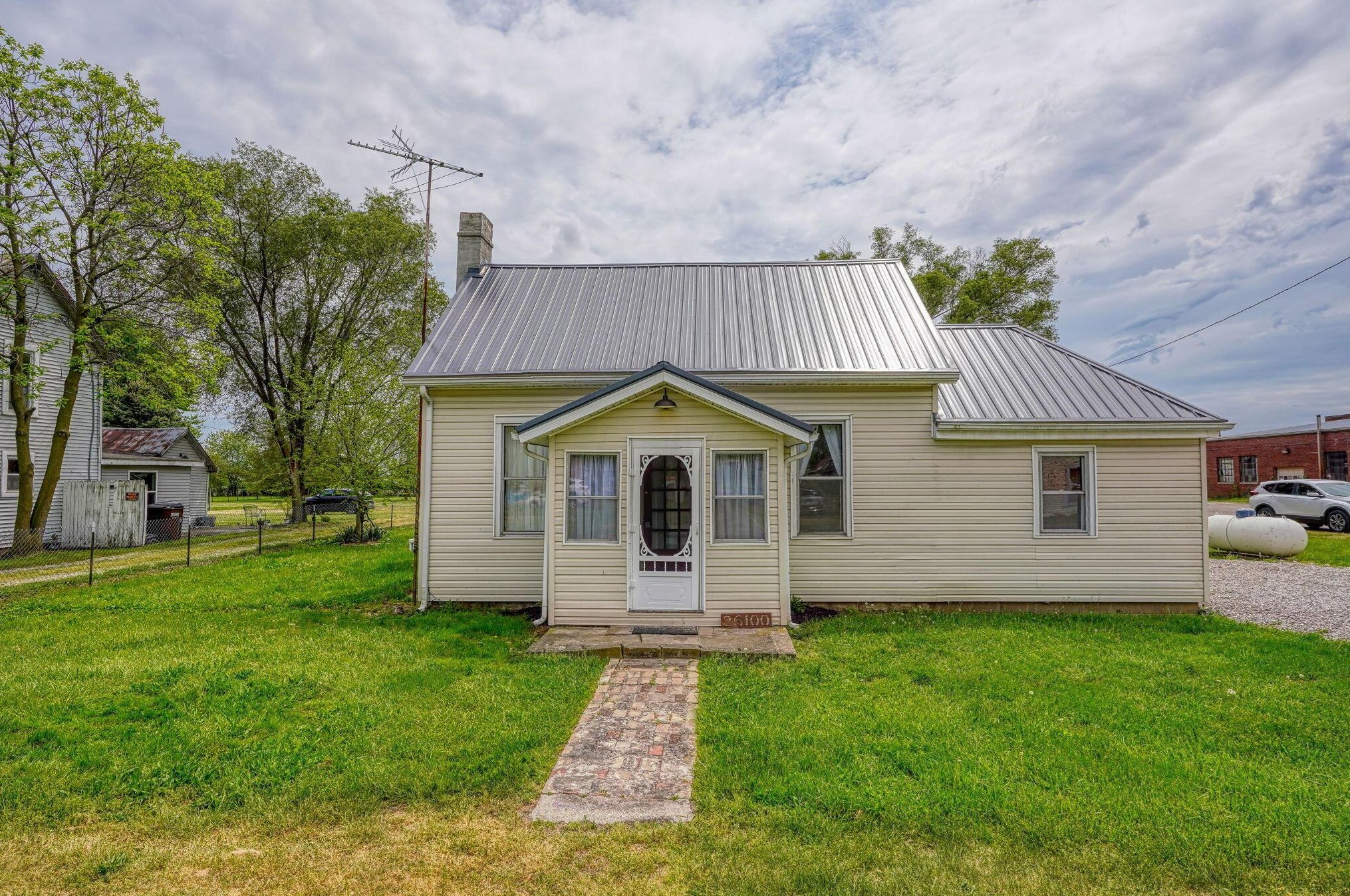 26100 Locust Grove Rd, New Holland, OH 43145