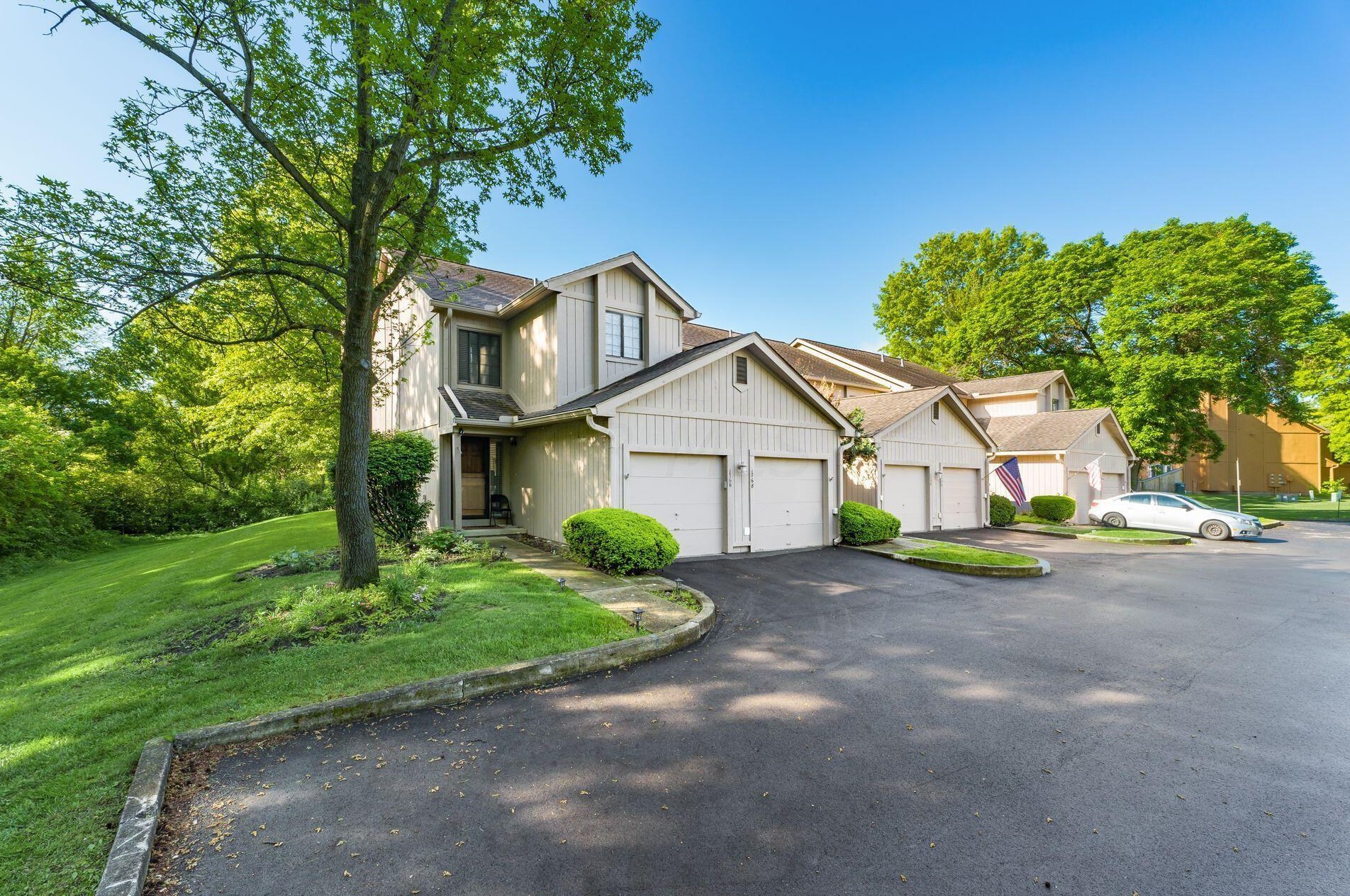 Lake Meadow Dr, Reynoldsburg, OH property records HudwayGlass