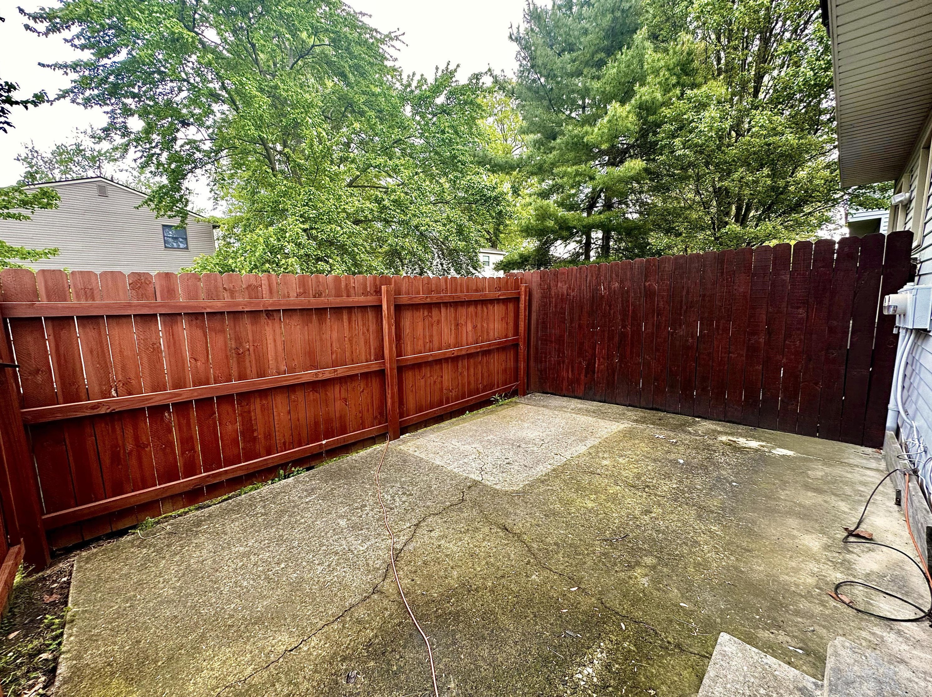 4854 Snowbird Cir, Columbus OH  43229-5628 exterior