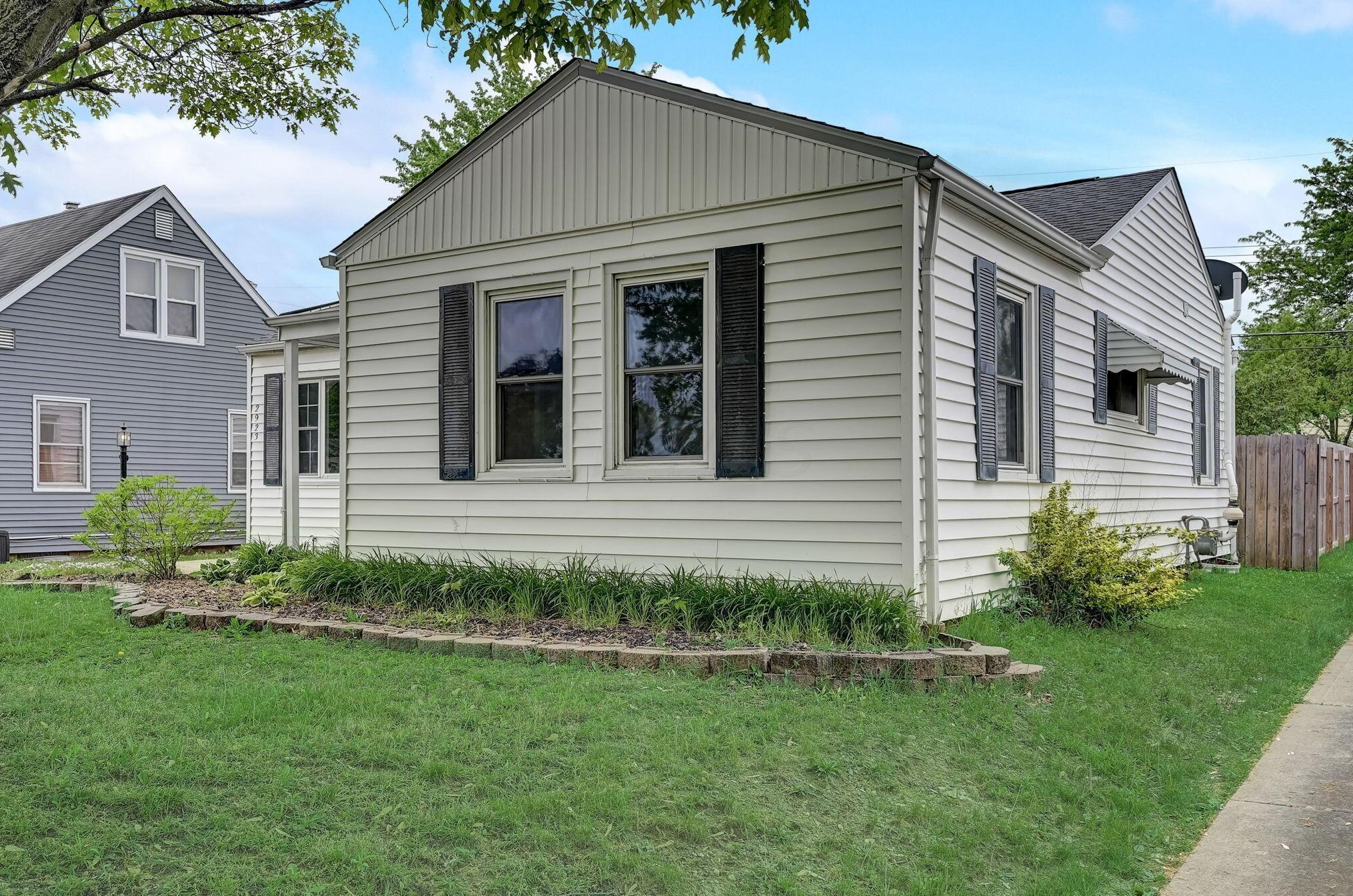 2923 Hampshire Rd, Columbus, OH 43209-2652