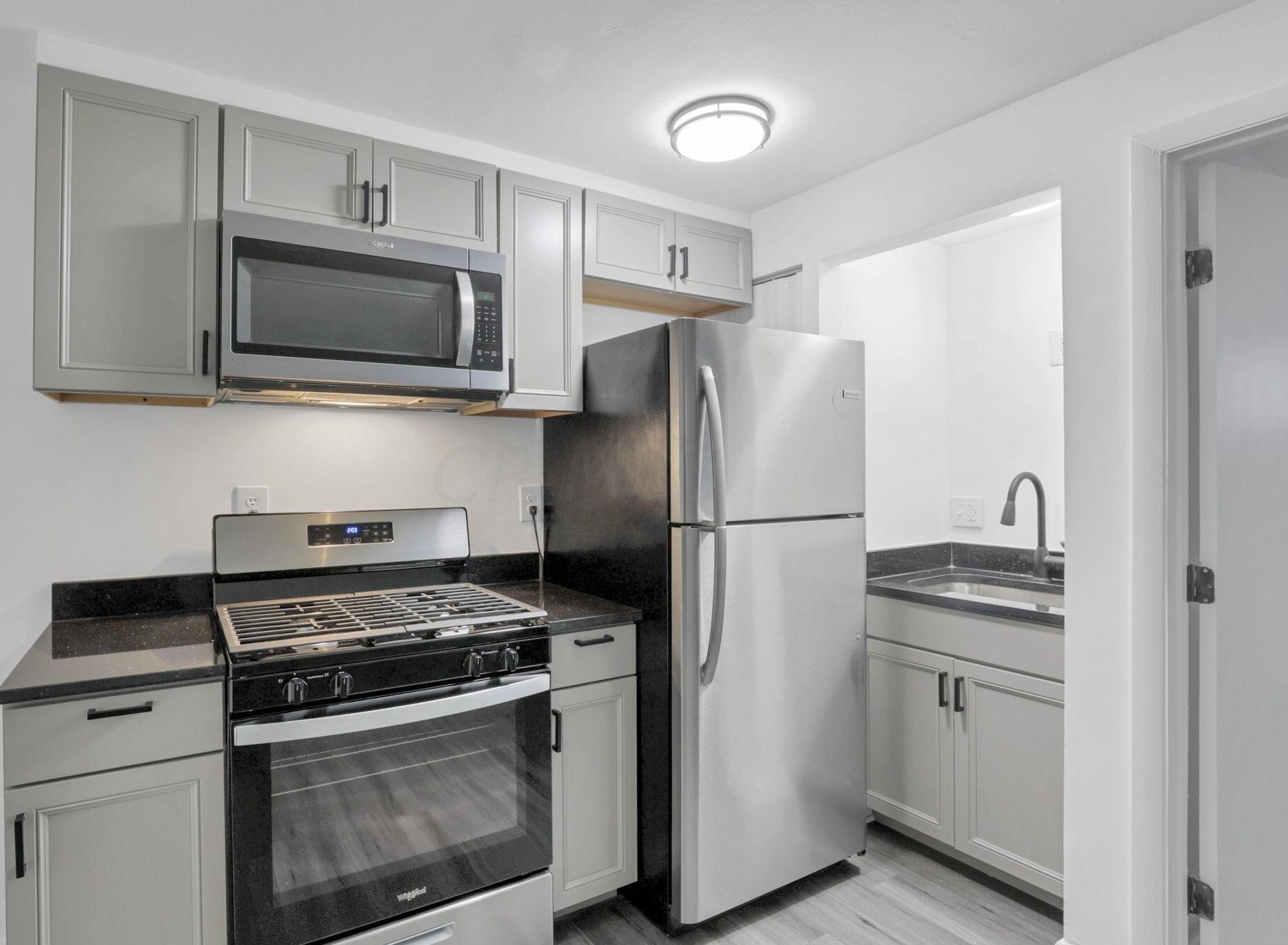 499 Columbus St, Columbus OH 43206-2301 exterior