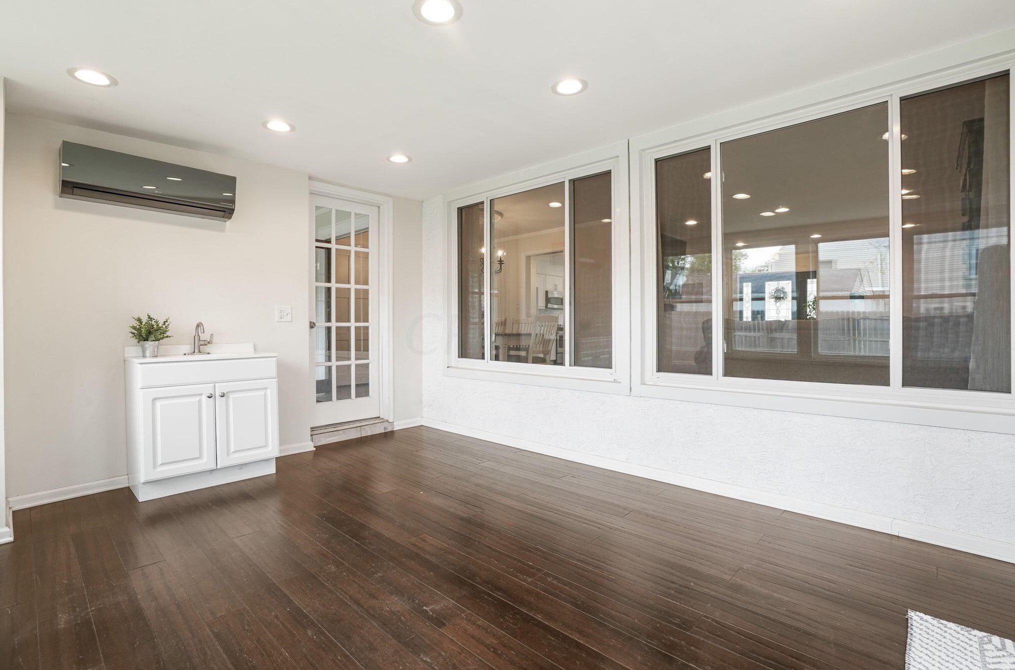 184 Merkle Rd, Columbus OH 43209-1555 exterior