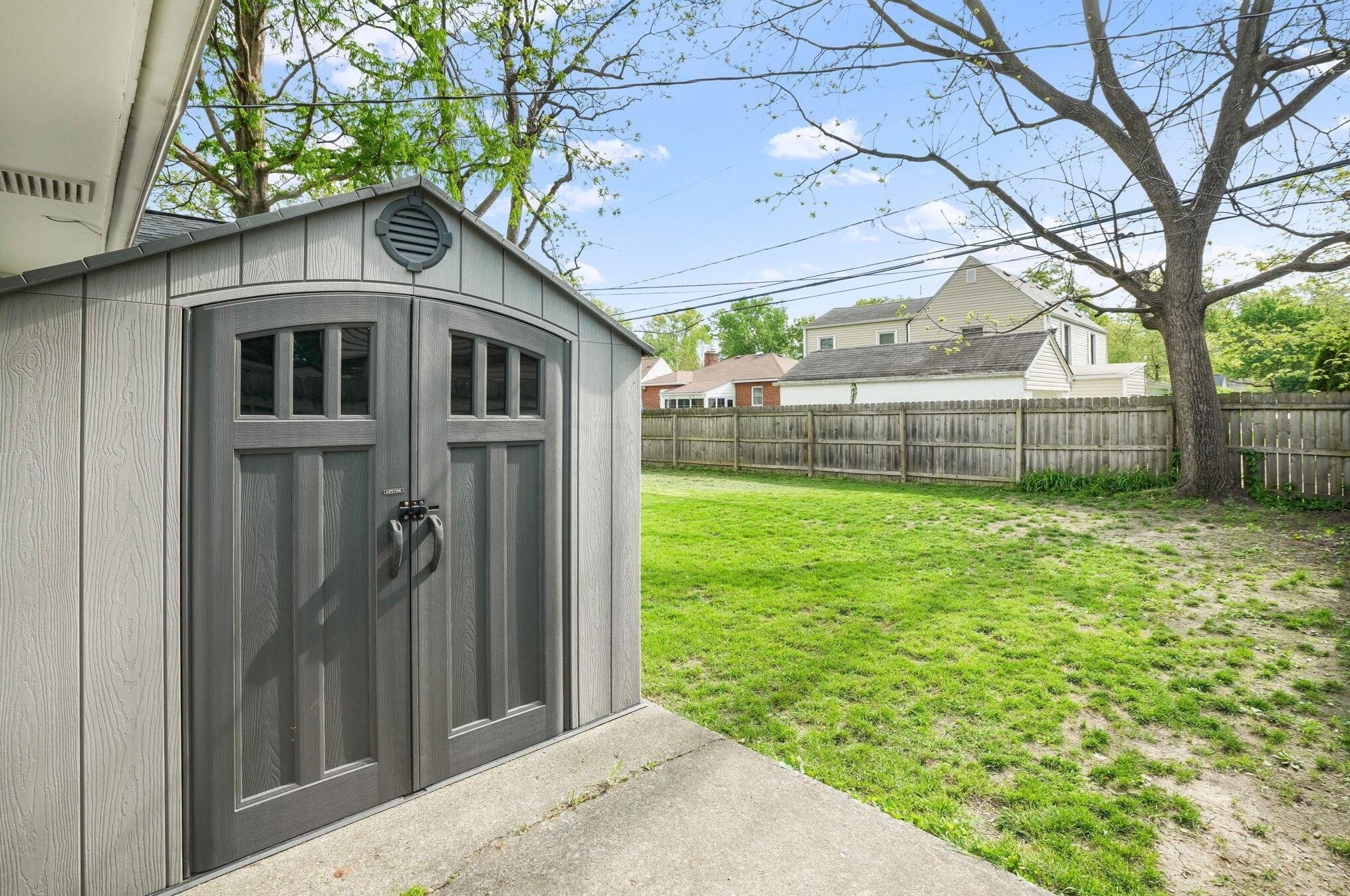 184 Merkle Rd, Columbus OH 43209-1555 exterior