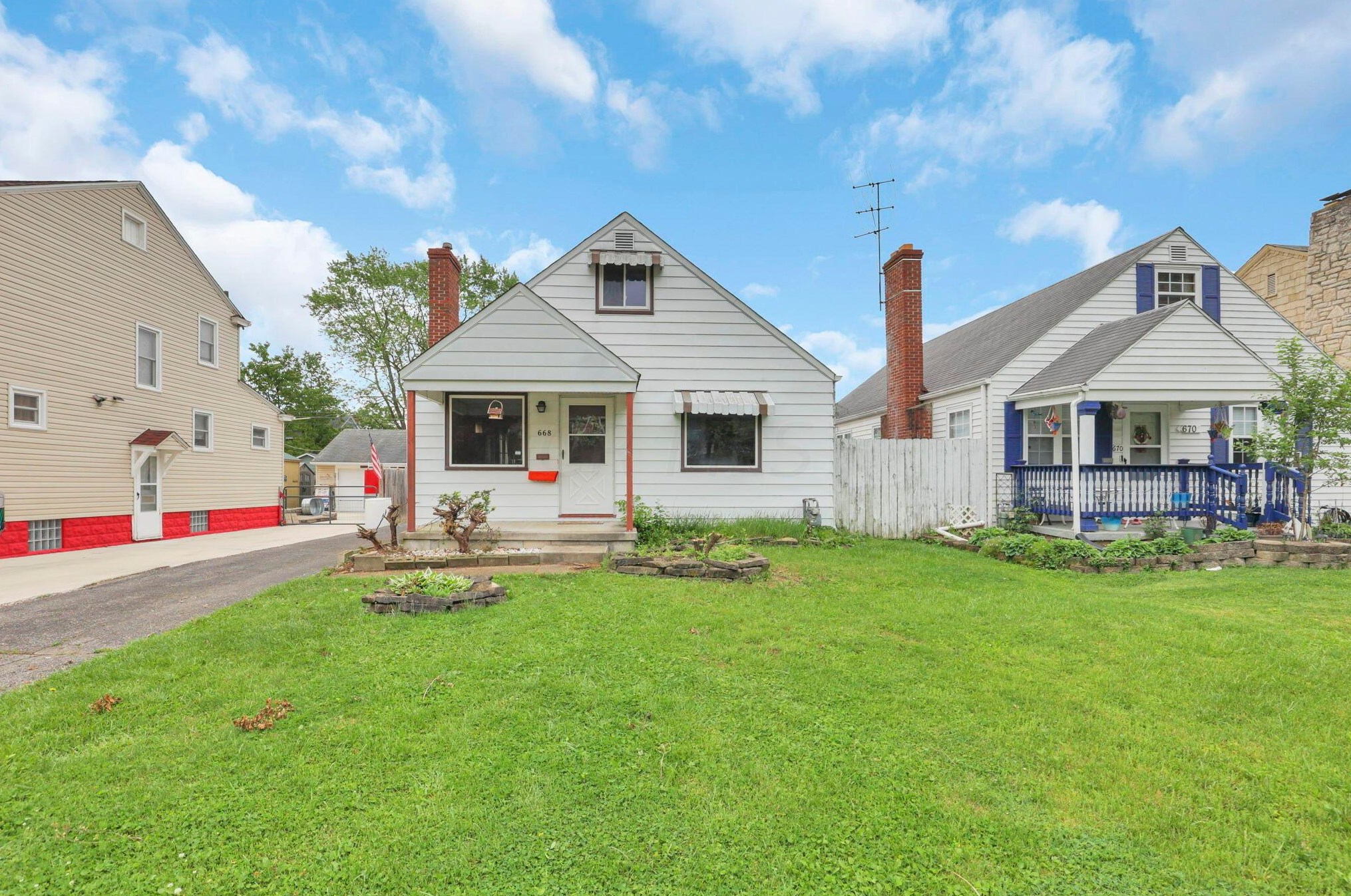 668 Chestershire Rd, Columbus, OH 43204-2428
