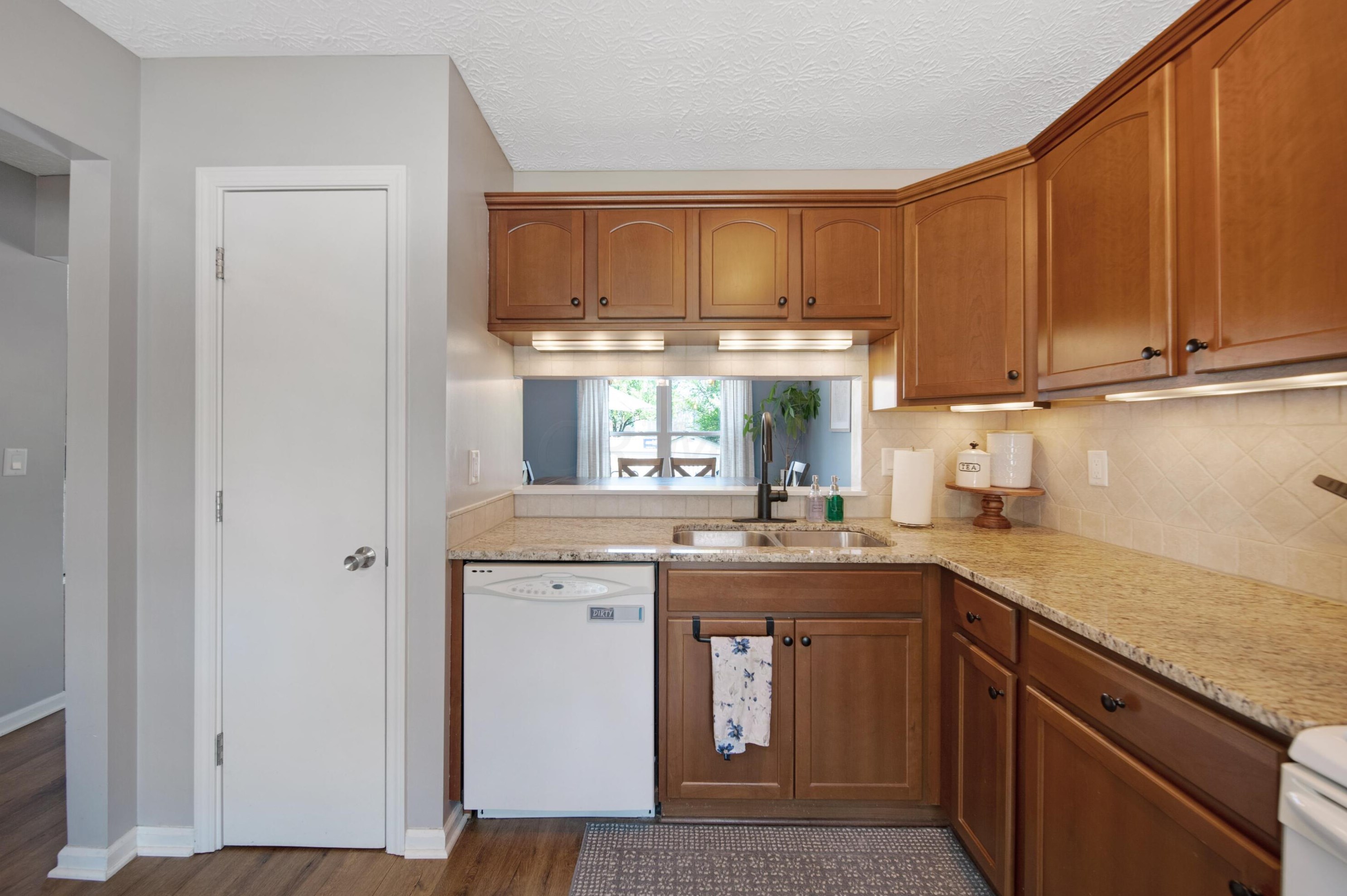 5931 Buechler Bnd, Columbus OH  43228-8803 exterior