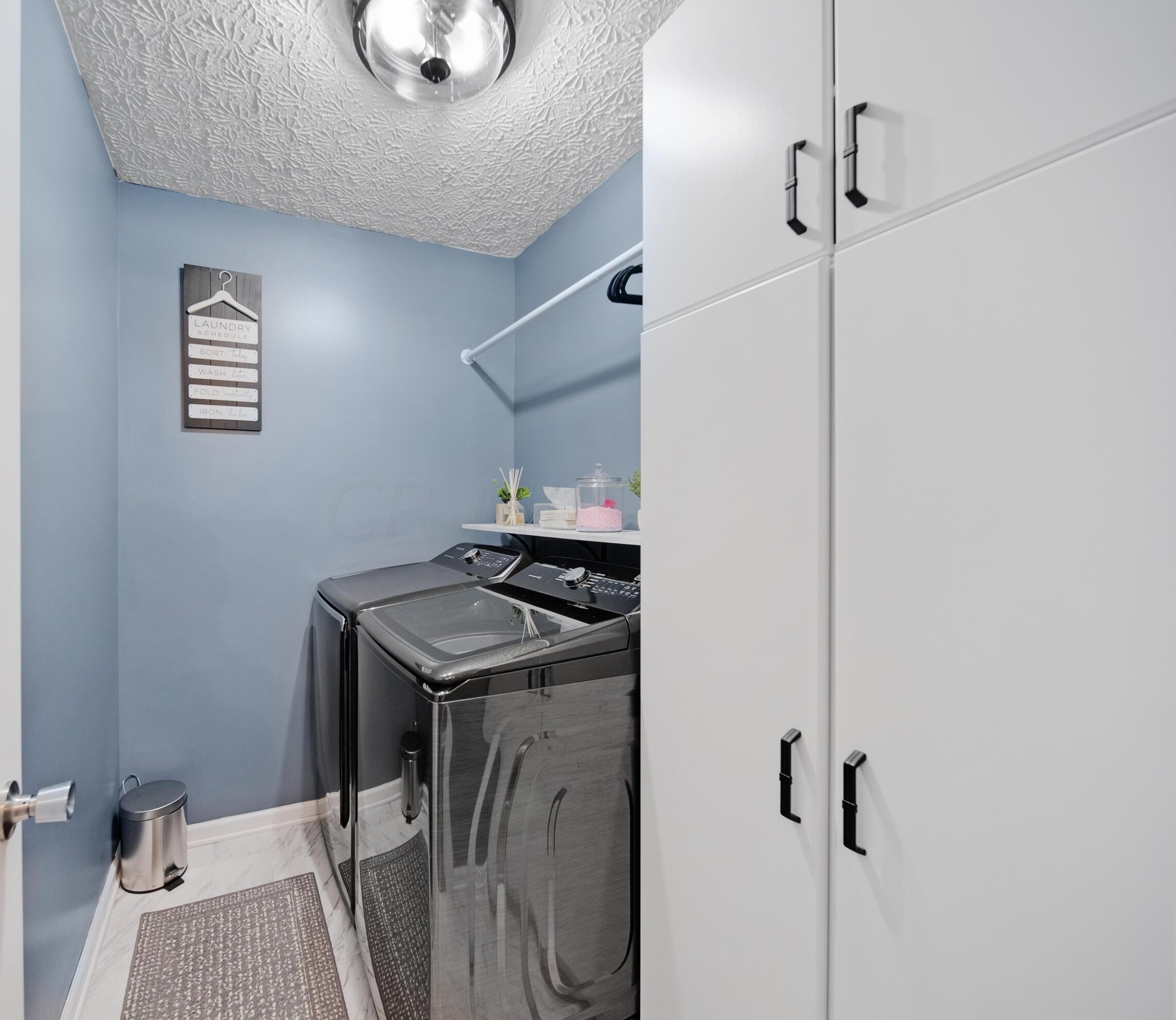 5931 Buechler Bnd, Columbus OH  43228-8803 exterior