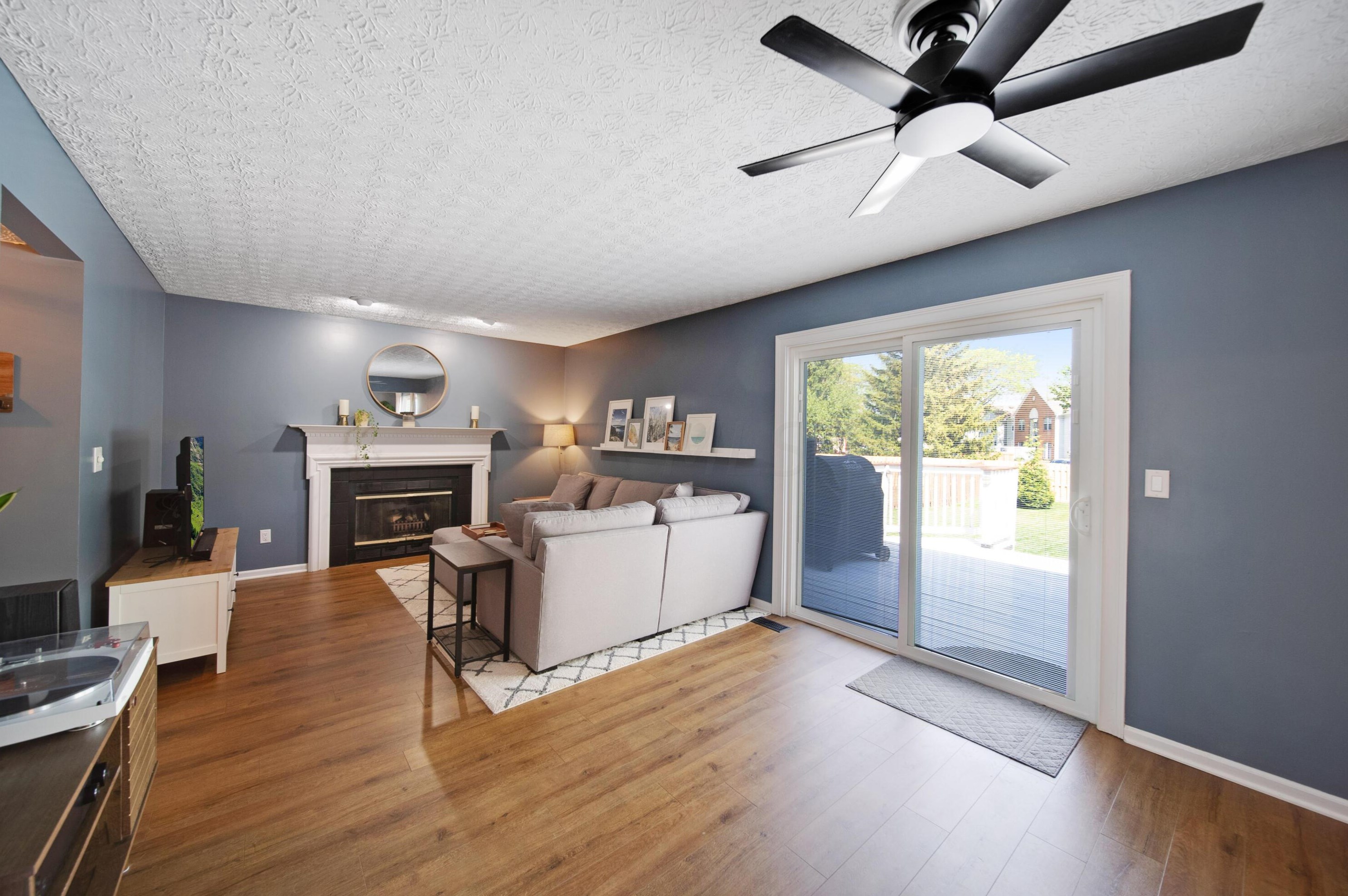 5931 Buechler Bnd, Columbus OH  43228-8803 exterior