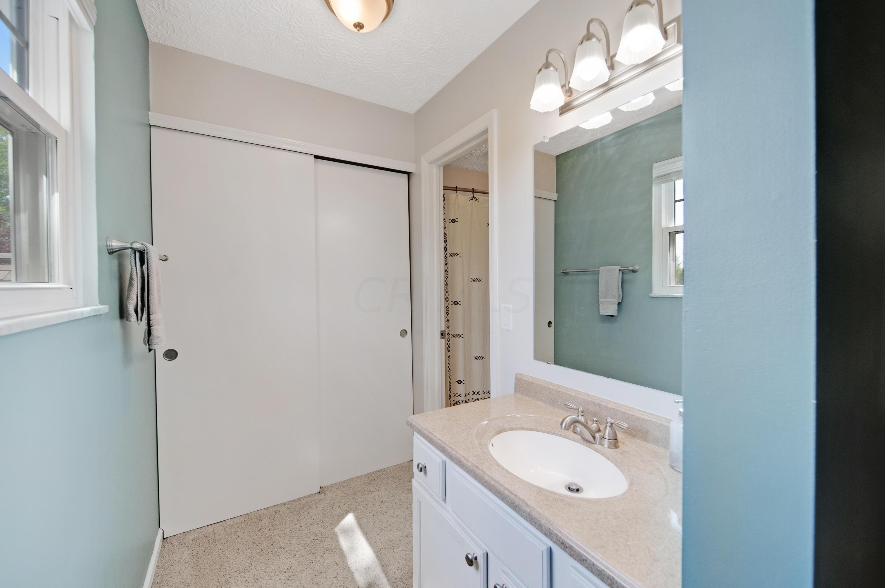 5931 Buechler Bnd, Columbus OH  43228-8803 exterior