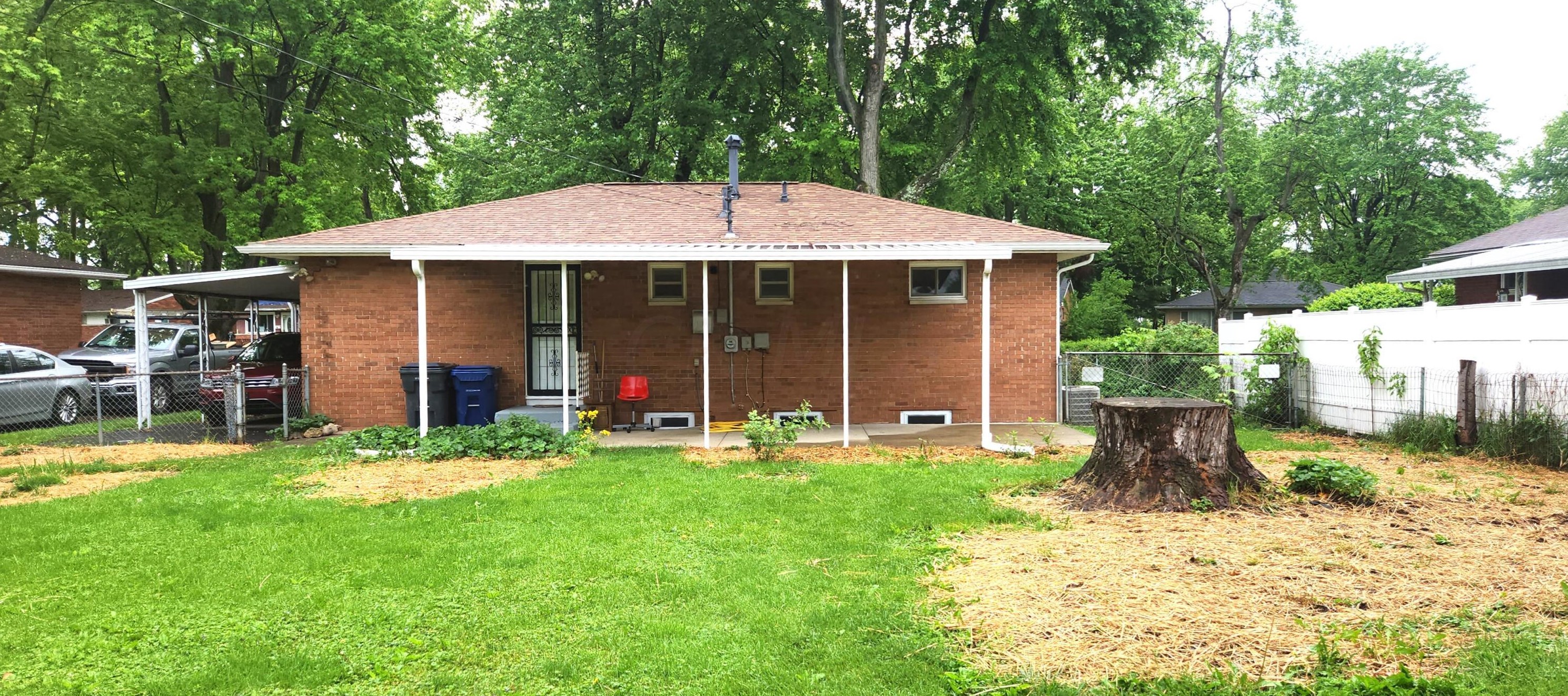 392 Mayflower Blvd, Columbus OH 43213-2366 exterior