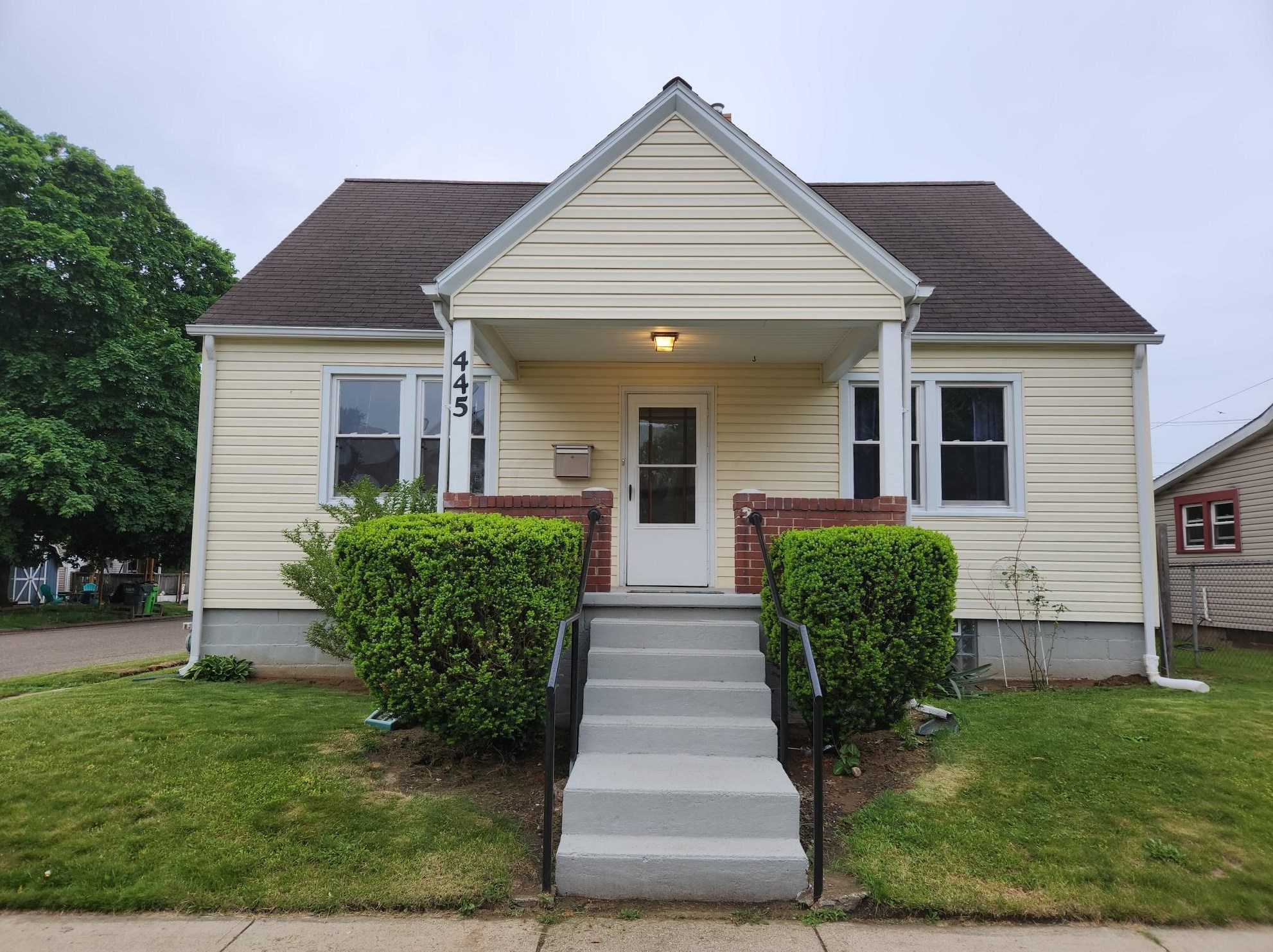 445 S 10th St, Coshocton, OH 43812
