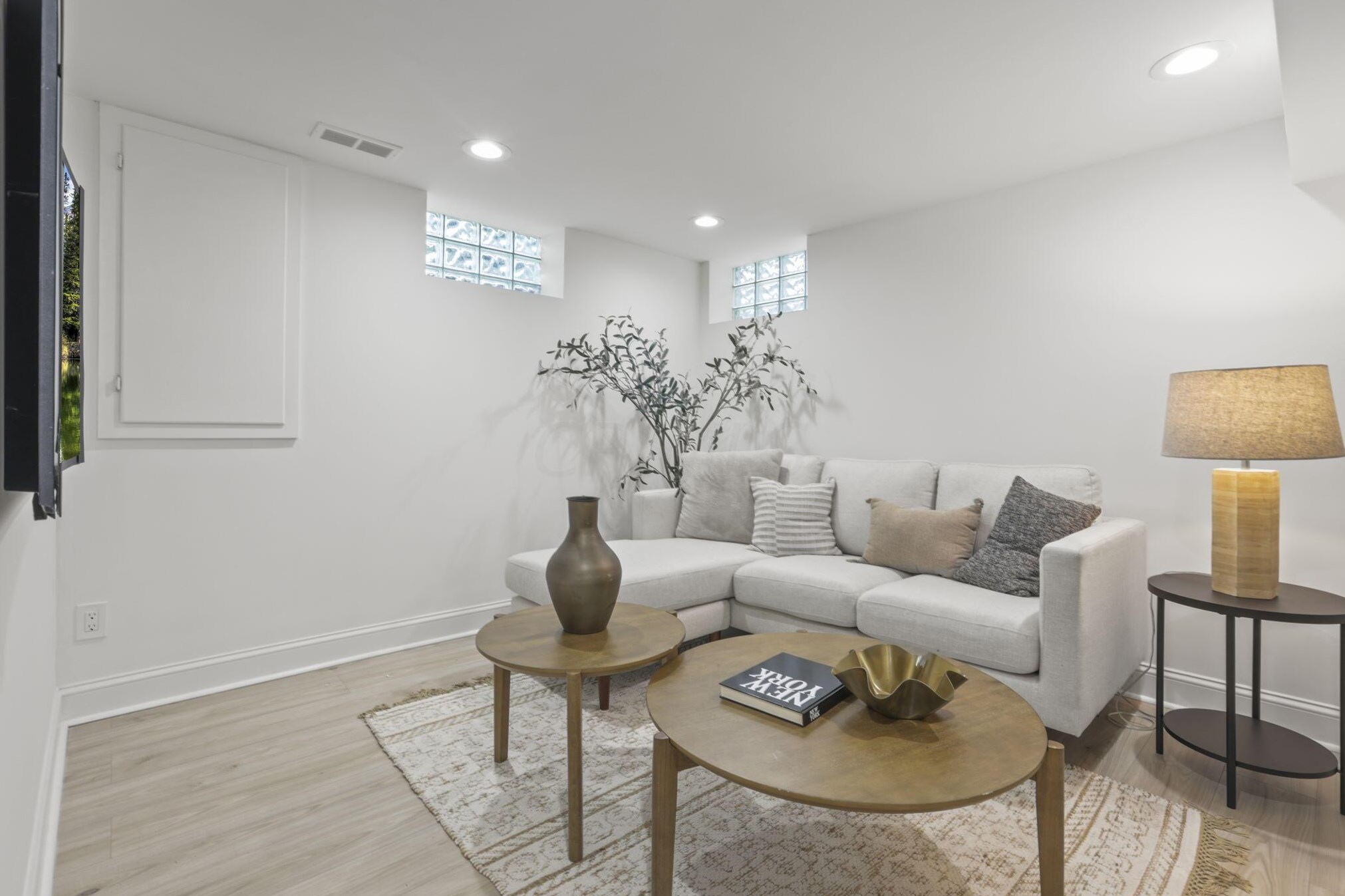 2056 Jervis Rd, Columbus OH  43221-2728 exterior