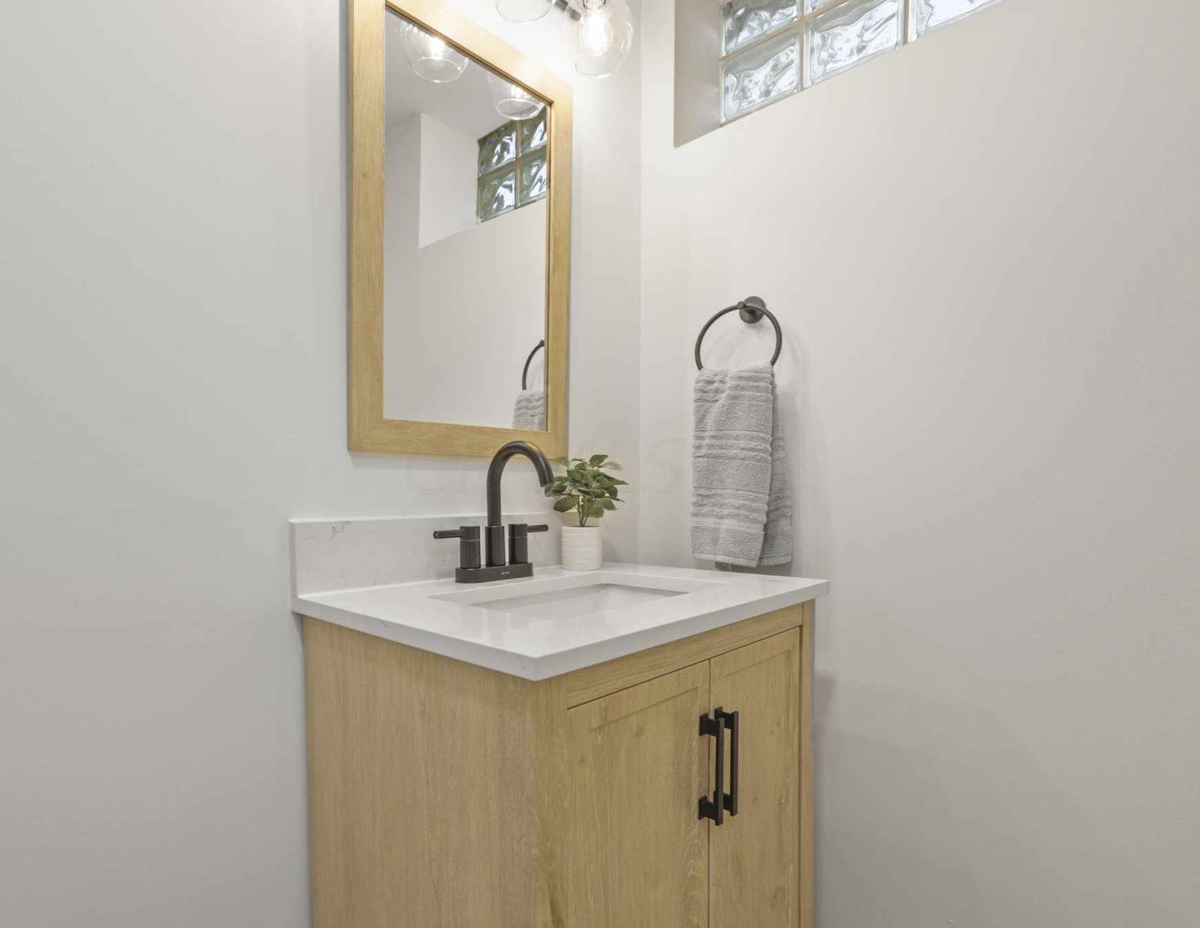 2056 Jervis Rd, Columbus OH  43221-2728 exterior