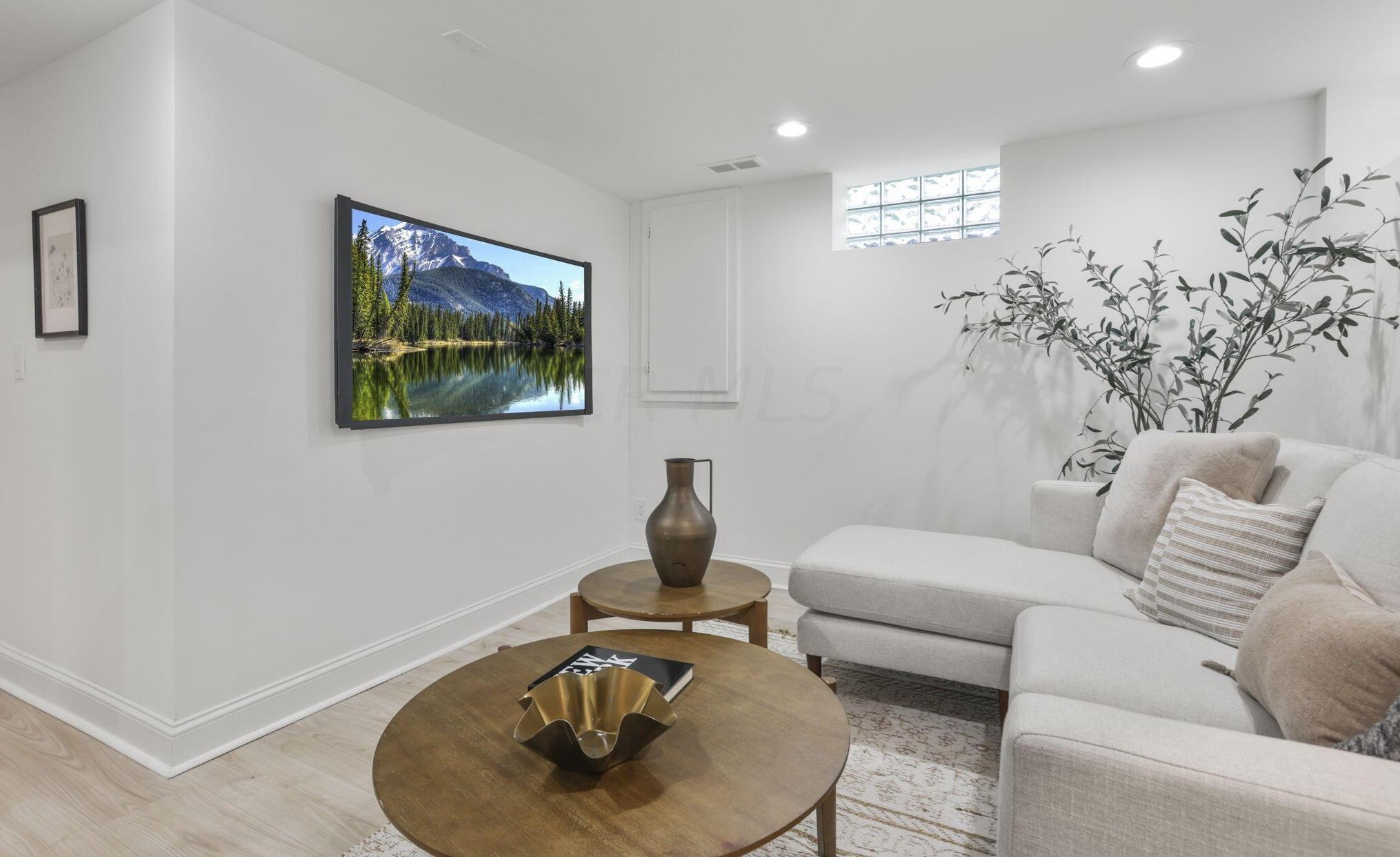 2056 Jervis Rd, Columbus OH  43221-2728 exterior