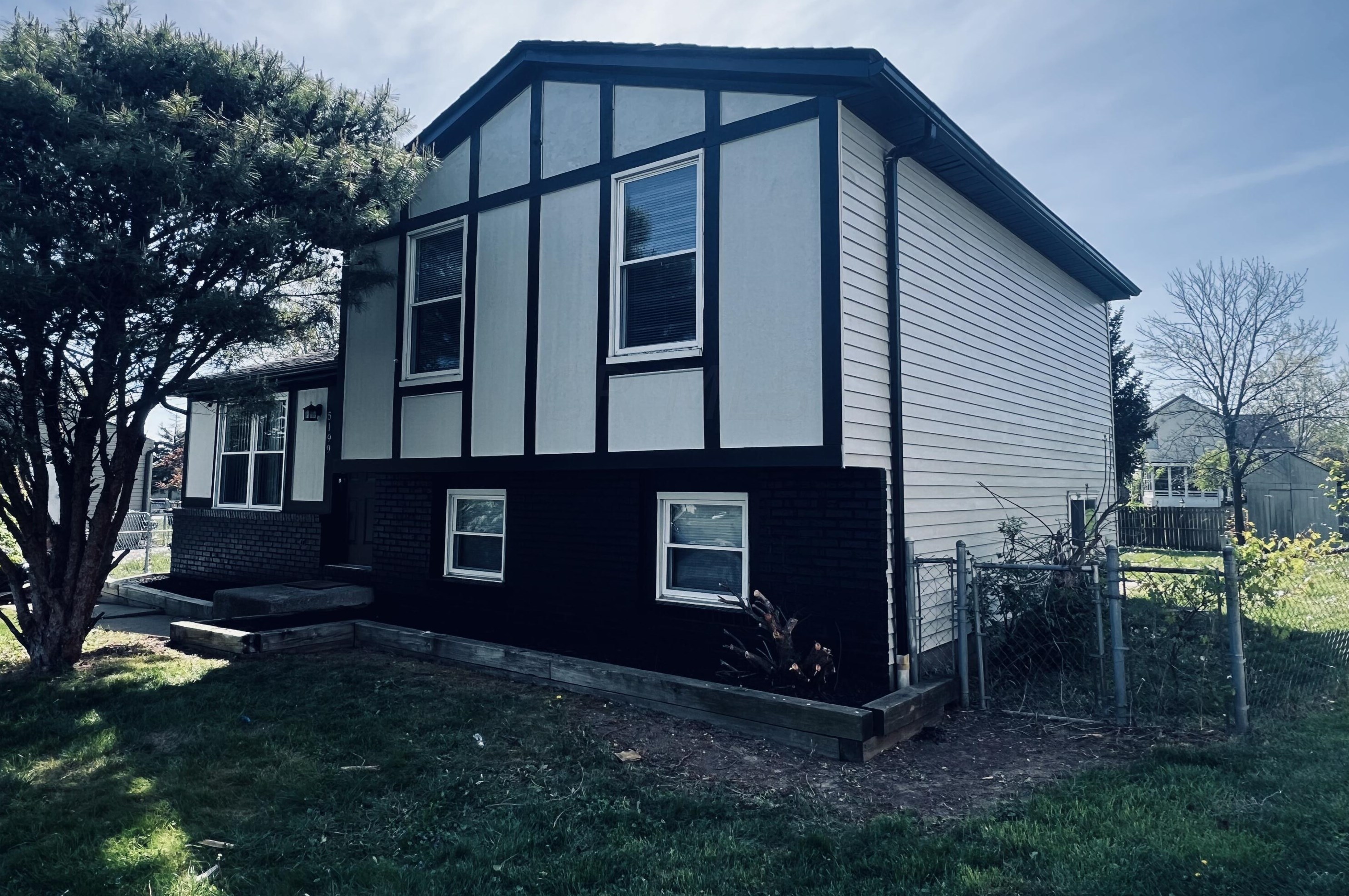 5199 Golden Fern Ln, Columbus, OH 43228-2736