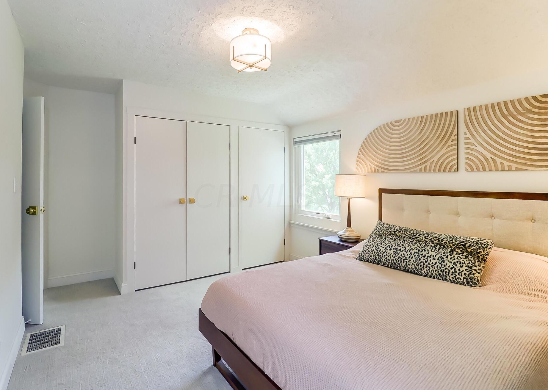 330 Guernsey Ave, Columbus OH 43204-2528 exterior