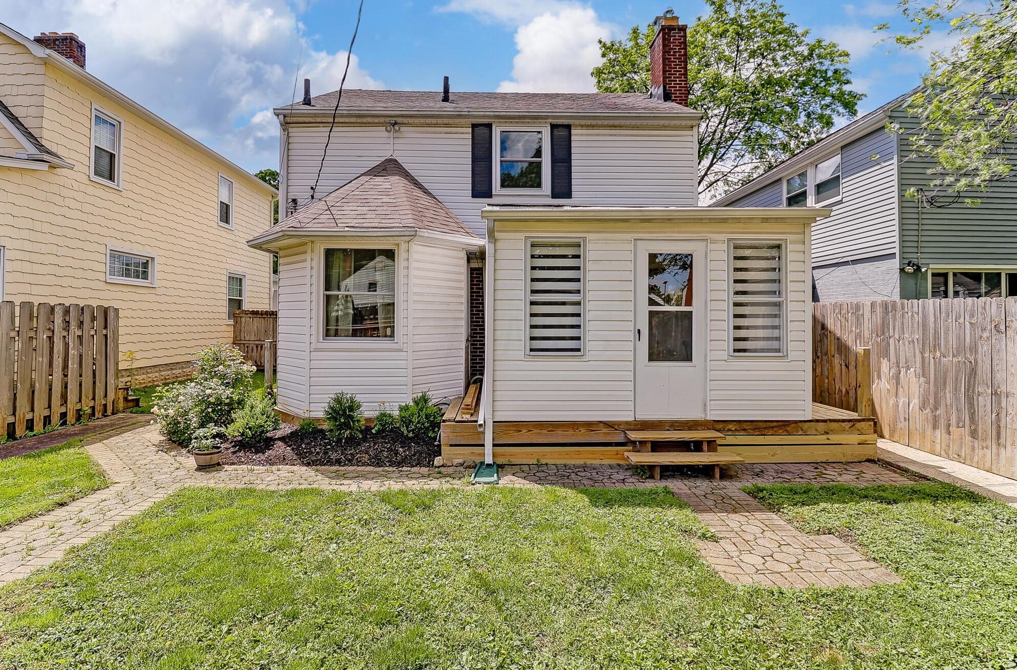 330 Guernsey Ave, Columbus OH 43204-2528 exterior